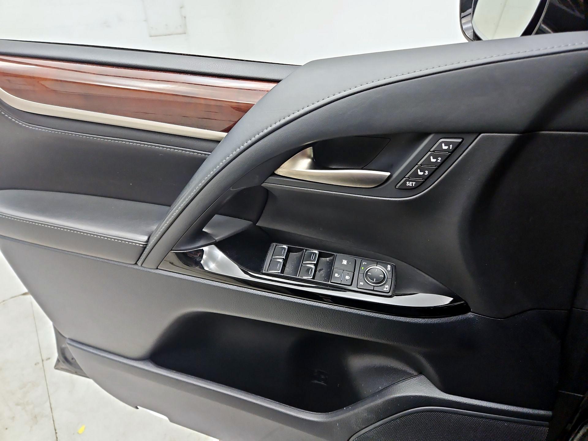 Thumbnail: 2016 Lexus LX - 12