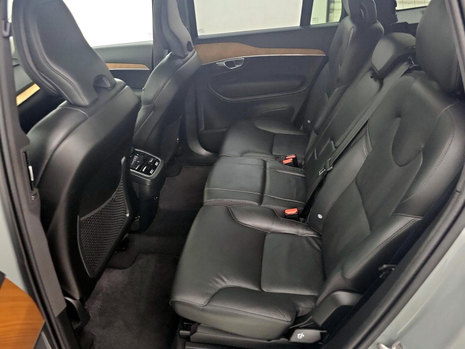 2025 Volvo XC90 Plus - Photo 21
