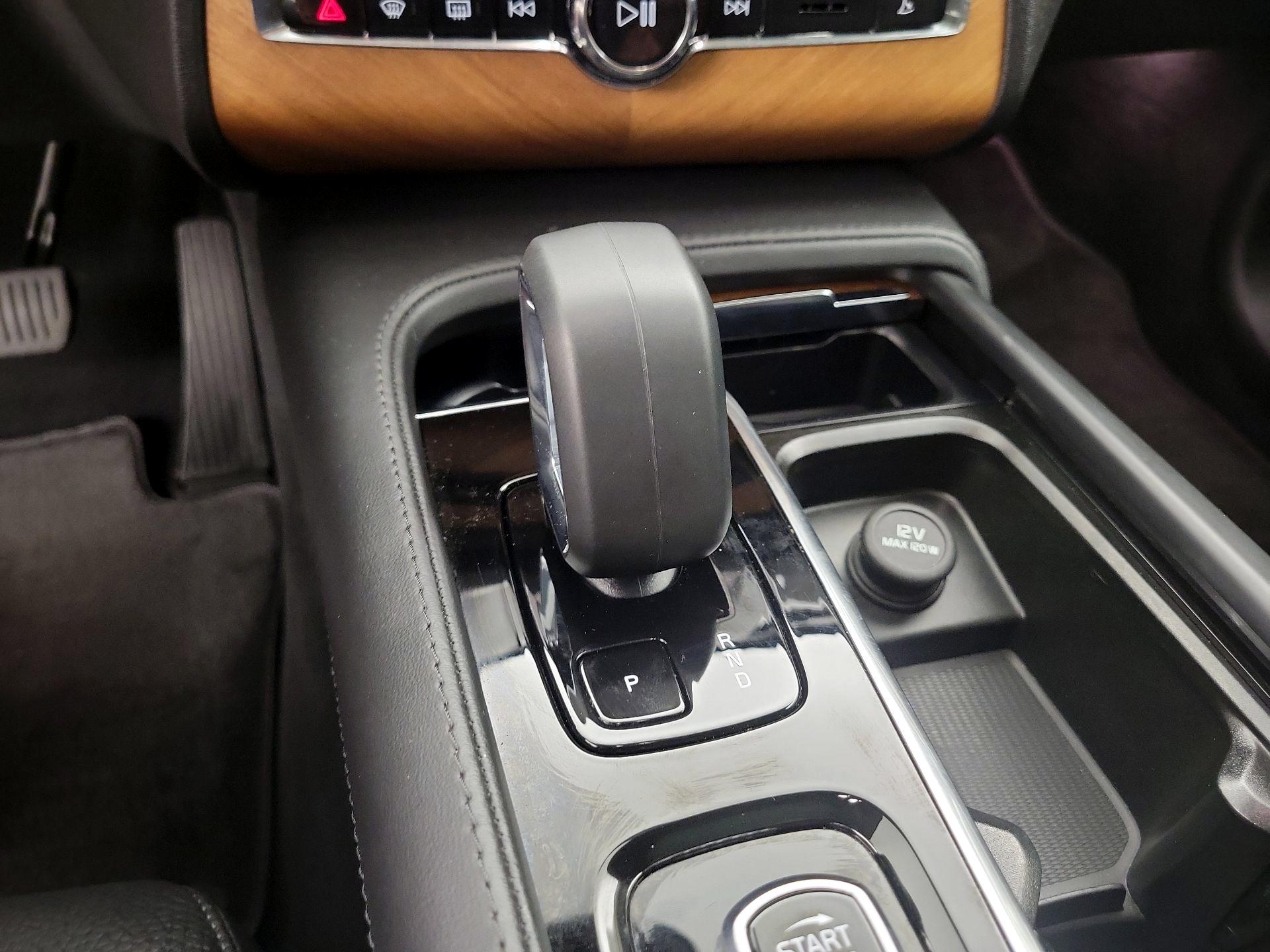 Thumbnail: 2025 Volvo XC90 - 18