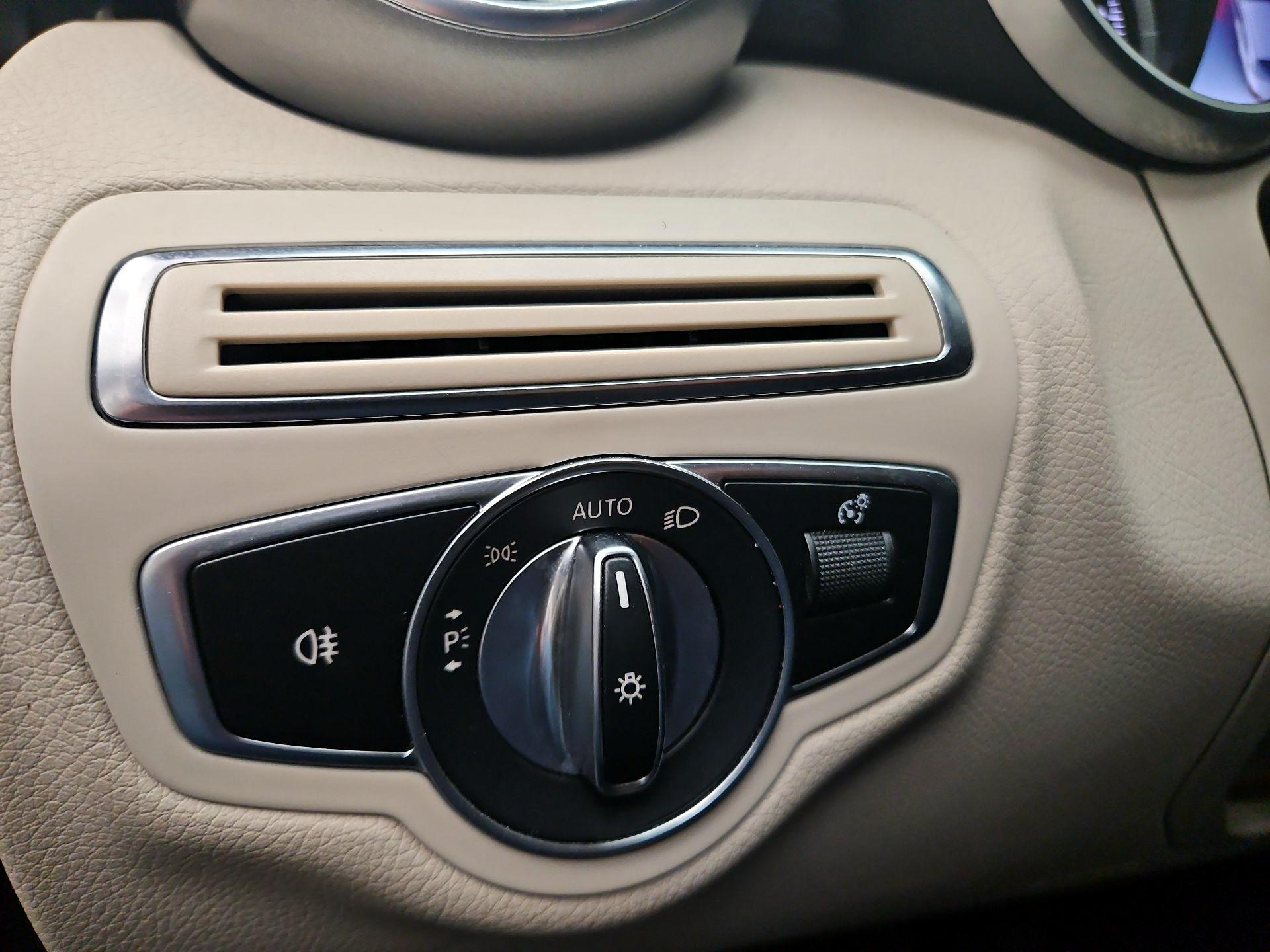 Thumbnail: 2018 Mercedes-Benz C-Class - 13