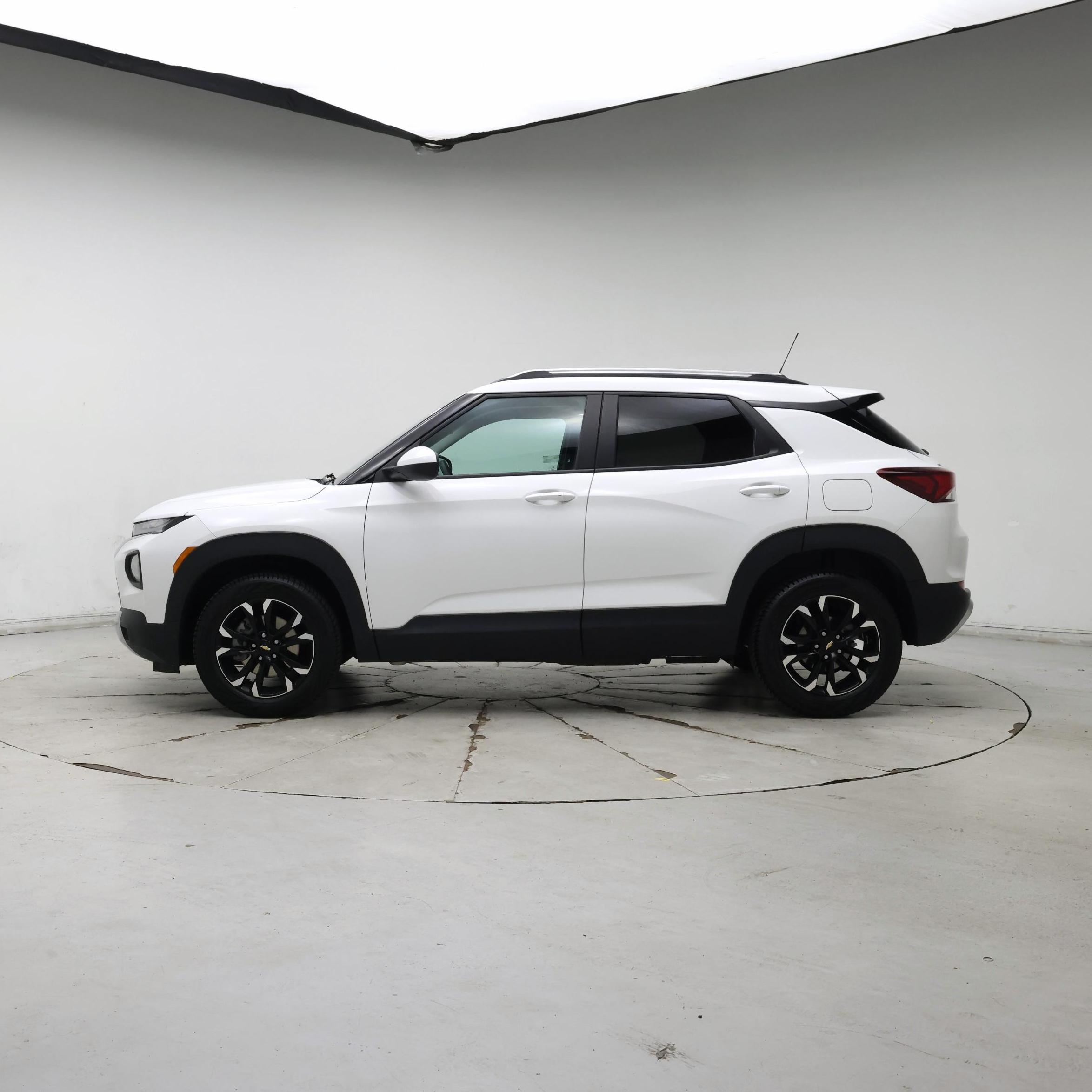 Thumbnail: 2023 Chevrolet TrailBlazer - 3