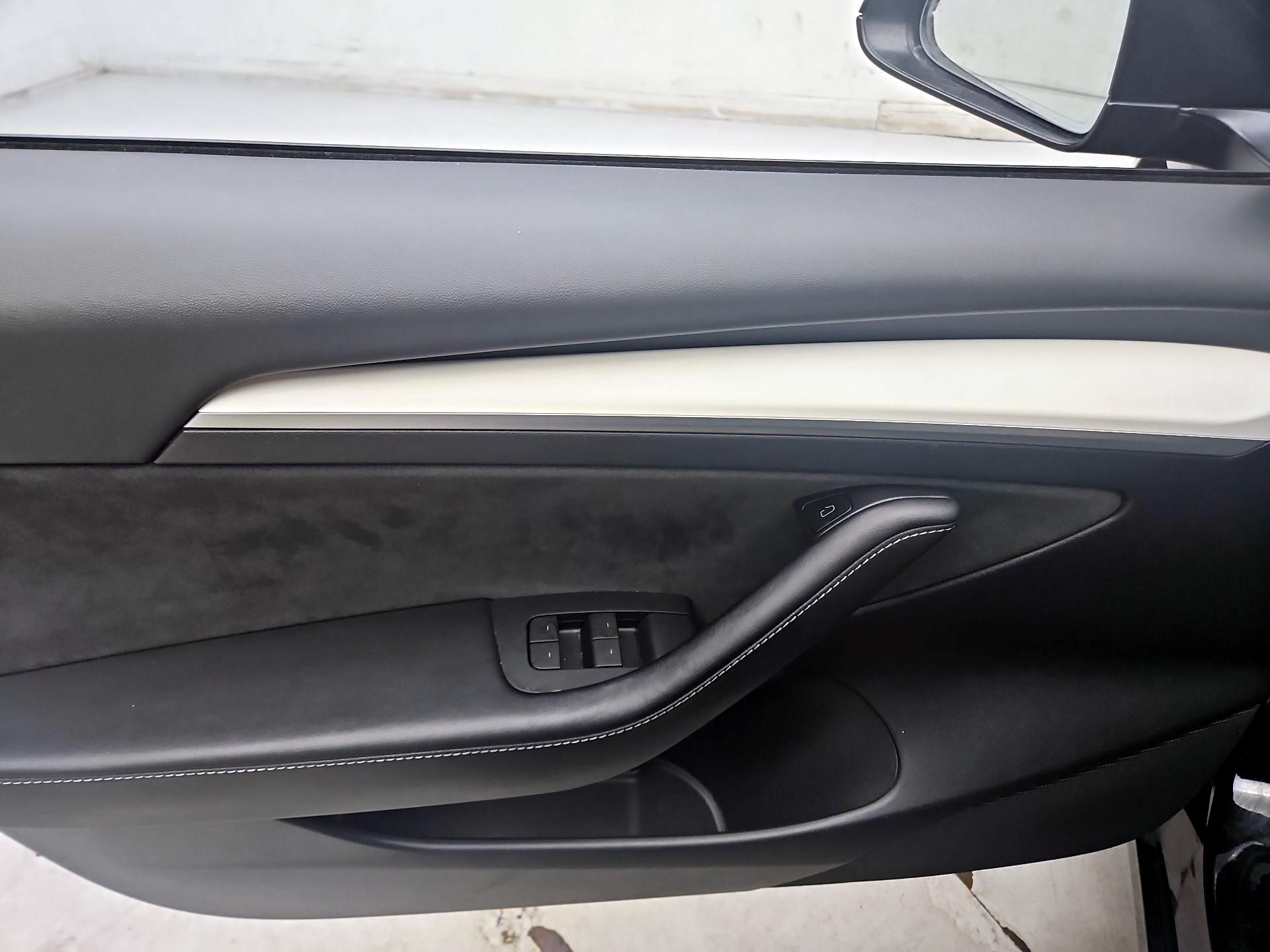 Thumbnail: 2023 Tesla Model 3 - 12
