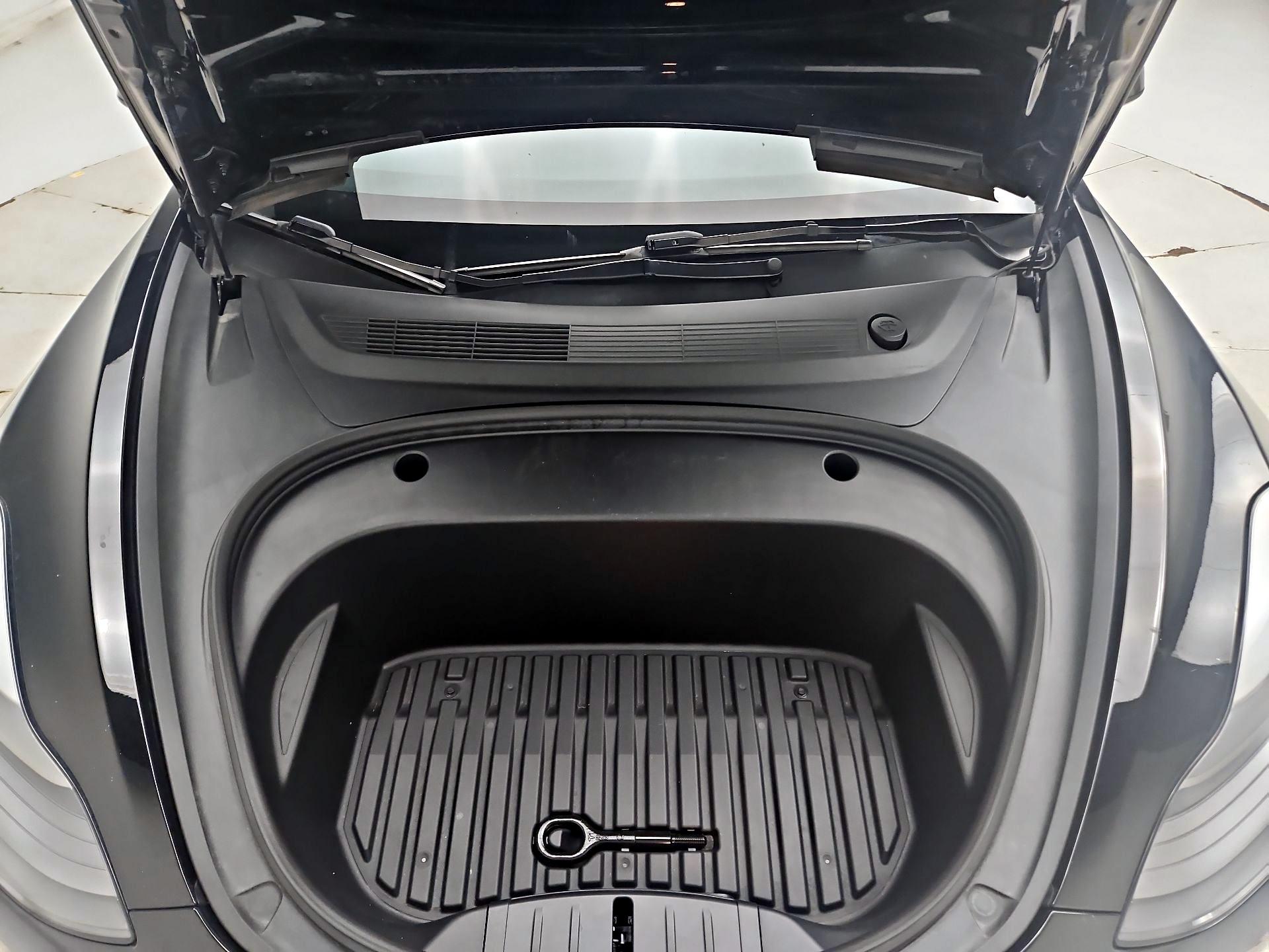 Thumbnail: 2023 Tesla Model 3 - 19