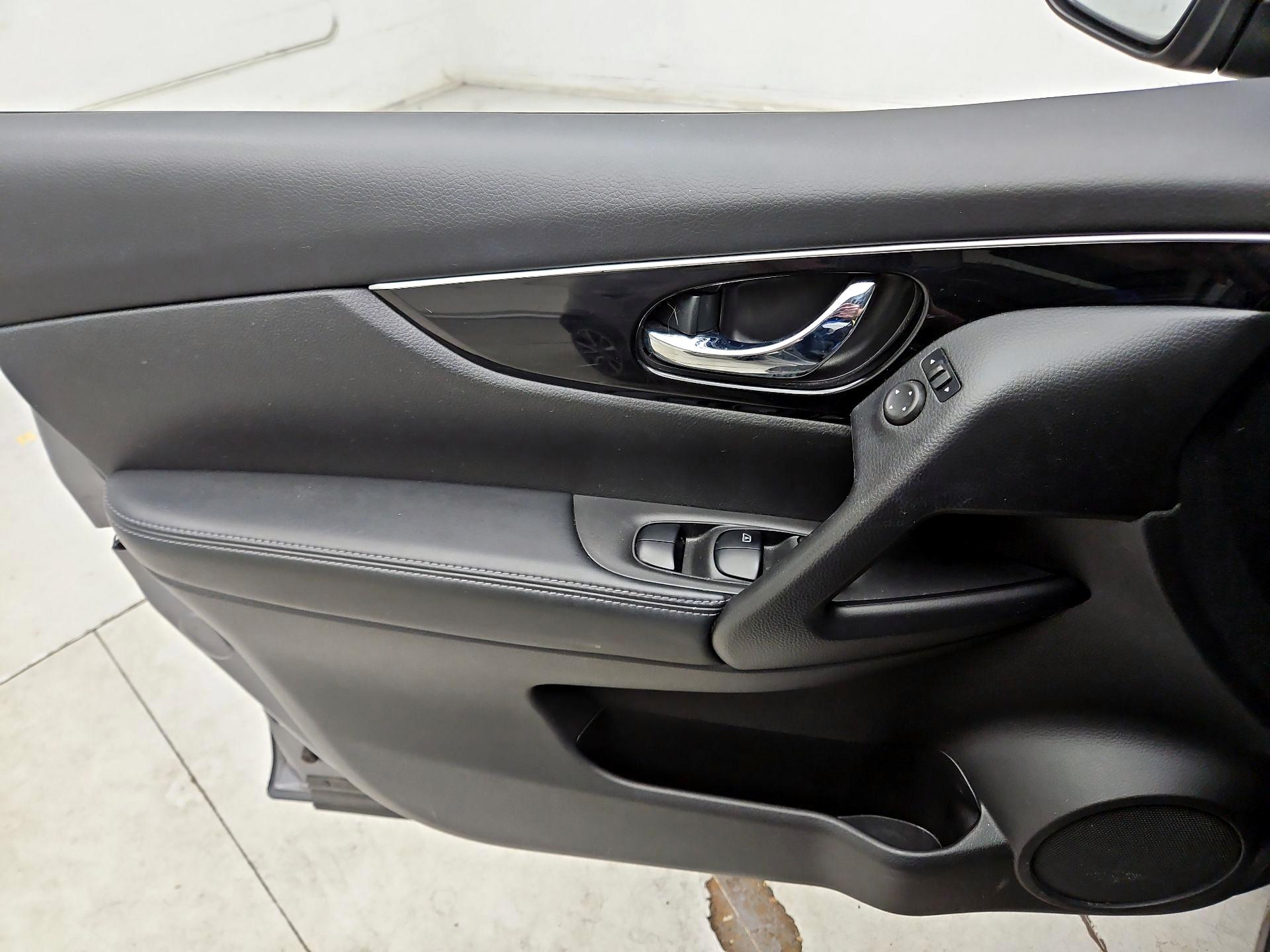 Thumbnail: 2019 Nissan Rogue Sport - 12