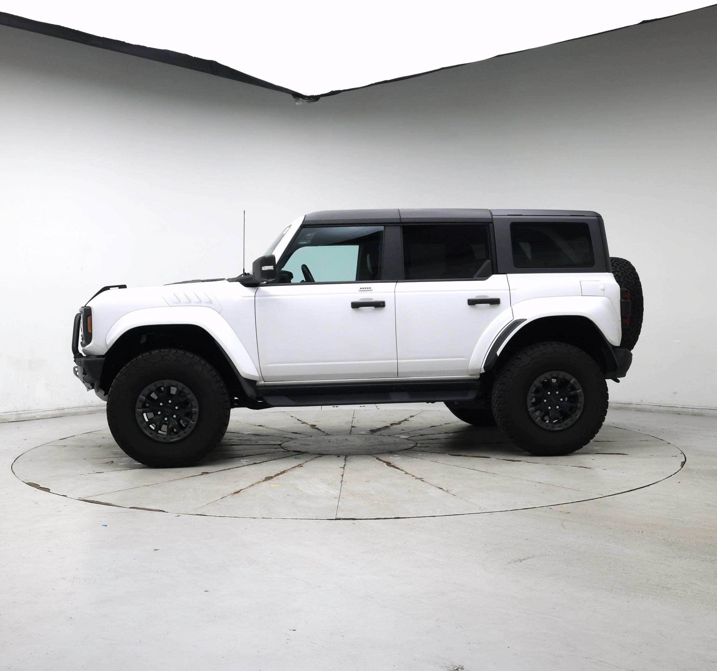 Thumbnail: 2023 Ford Bronco - 3