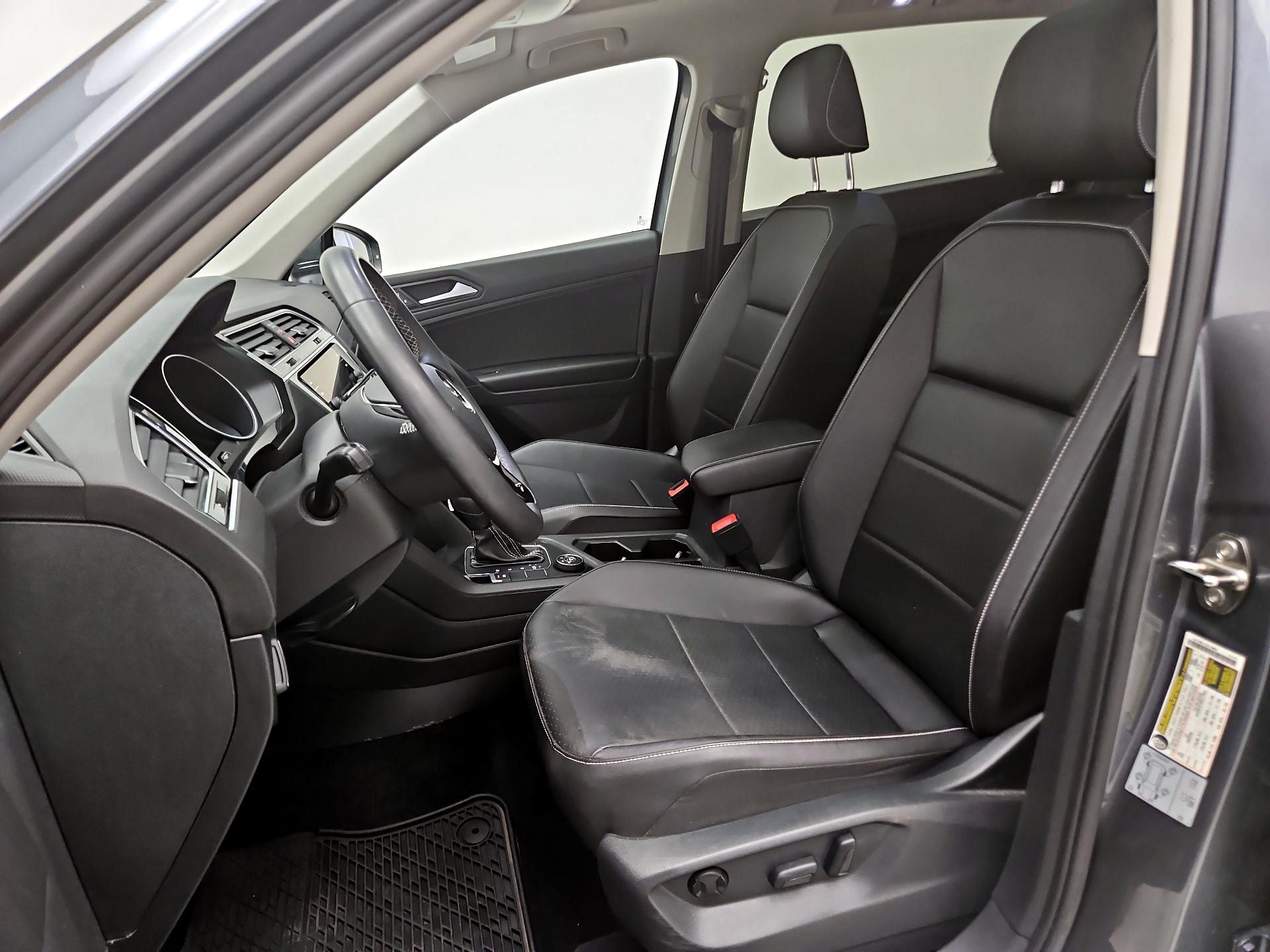 Thumbnail: 2021 Volkswagen Tiguan - 11