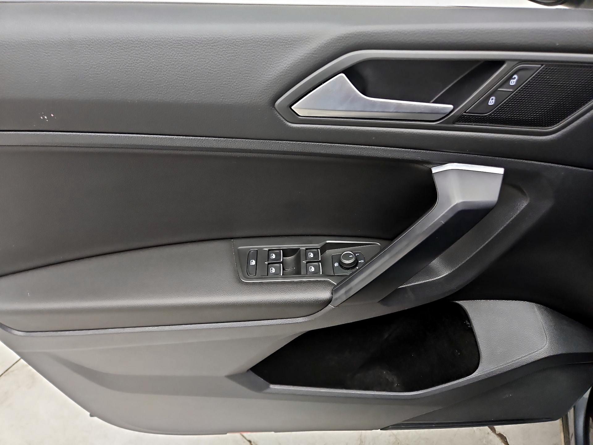 Thumbnail: 2021 Volkswagen Tiguan - 12