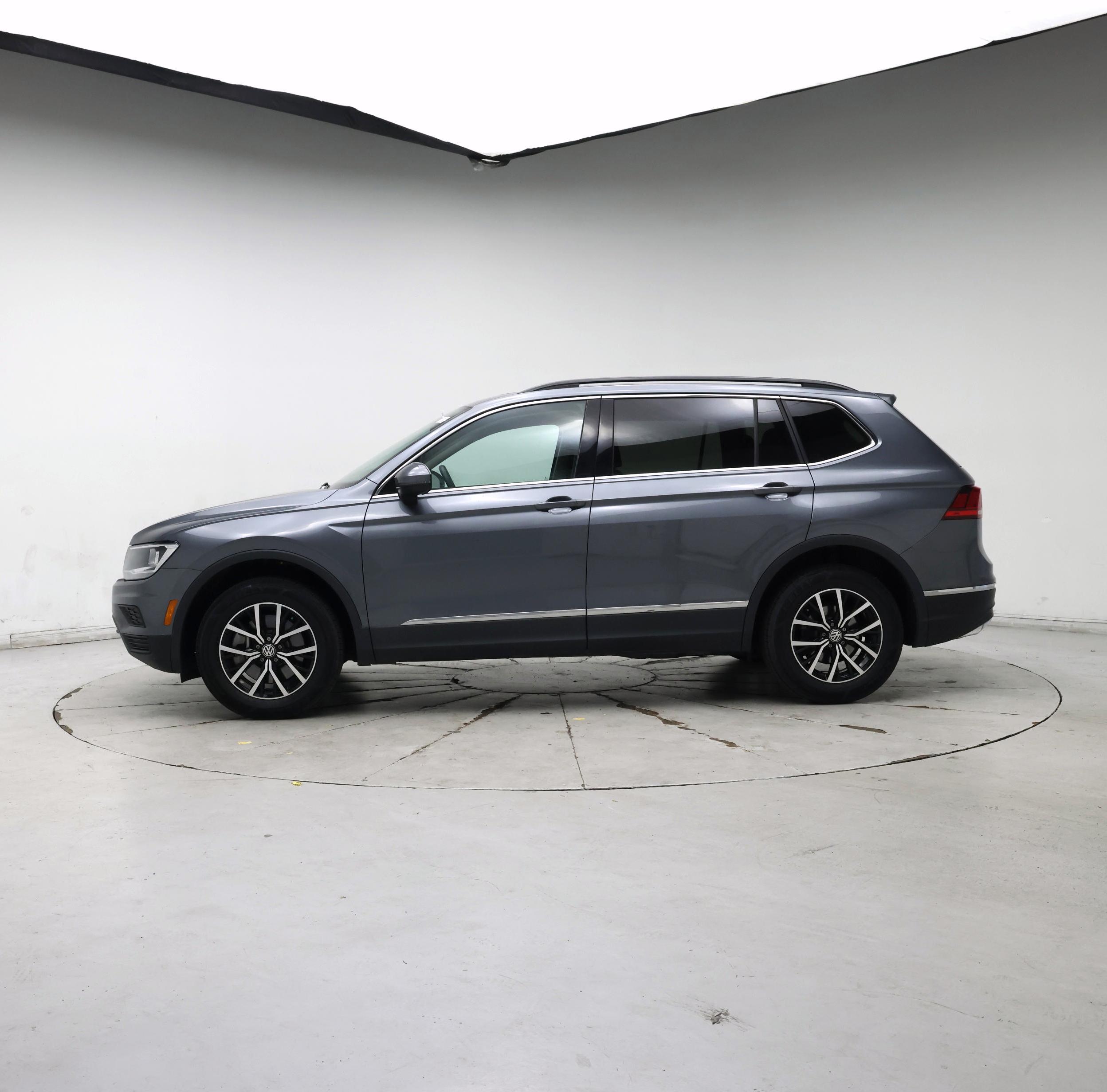 Thumbnail: 2021 Volkswagen Tiguan - 3