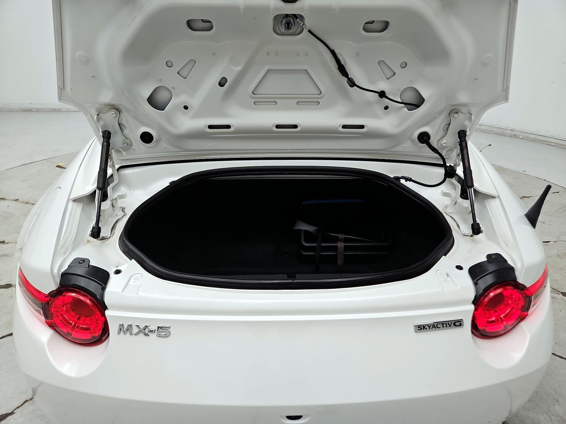 Thumbnail: 2022 Mazda MX-5 Miata - 20