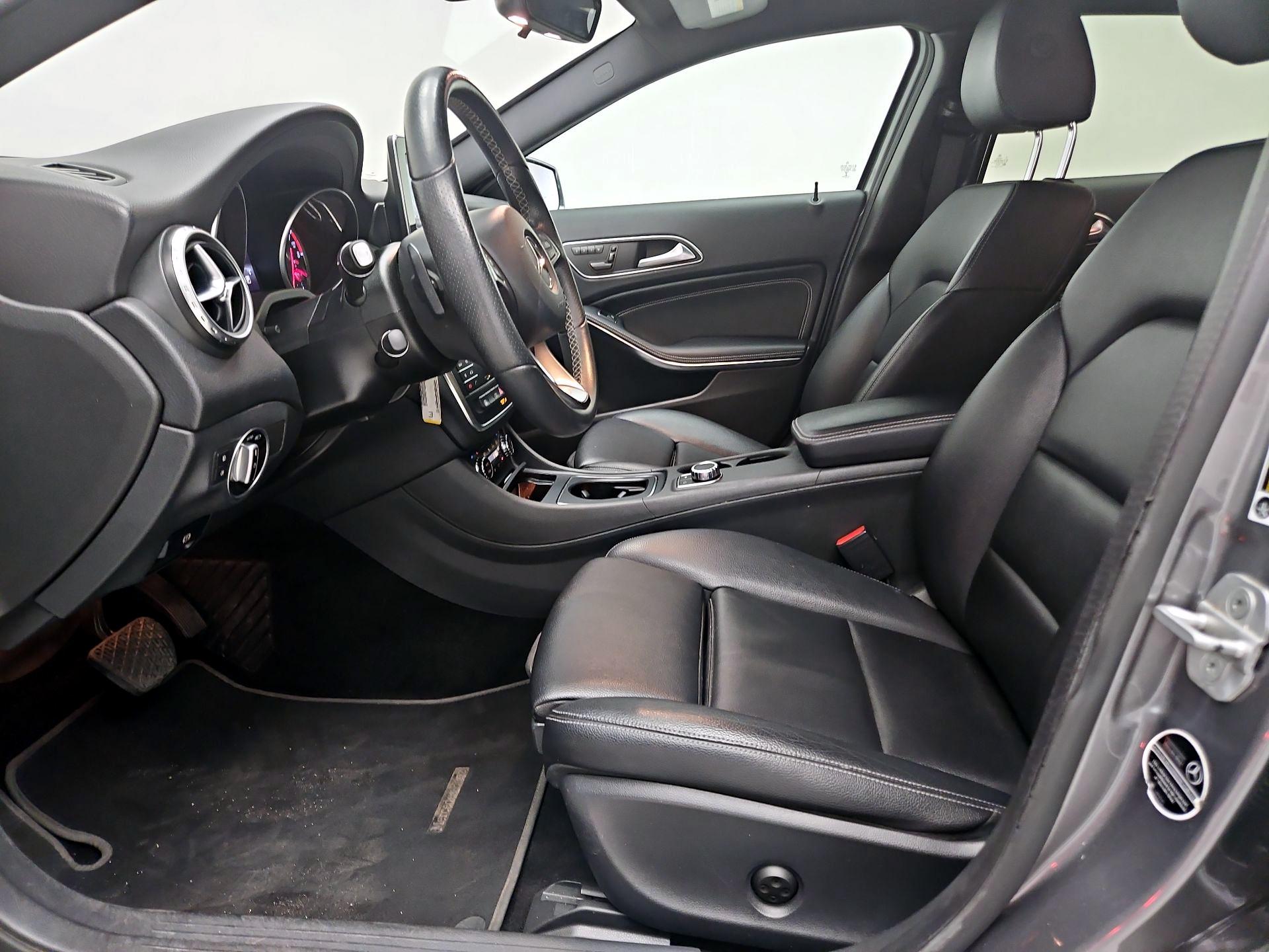 Thumbnail: 2017 Mercedes-Benz GLA - 11