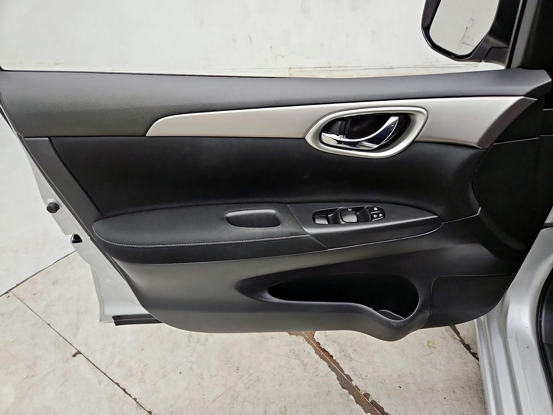 Thumbnail: 2015 Nissan Sentra - 12