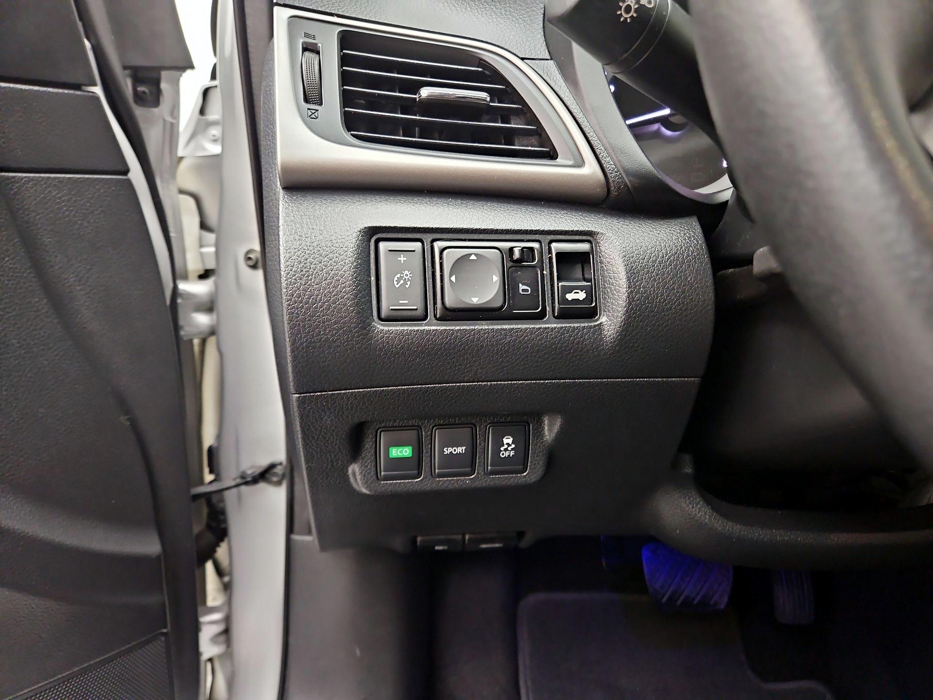 Thumbnail: 2015 Nissan Sentra - 13