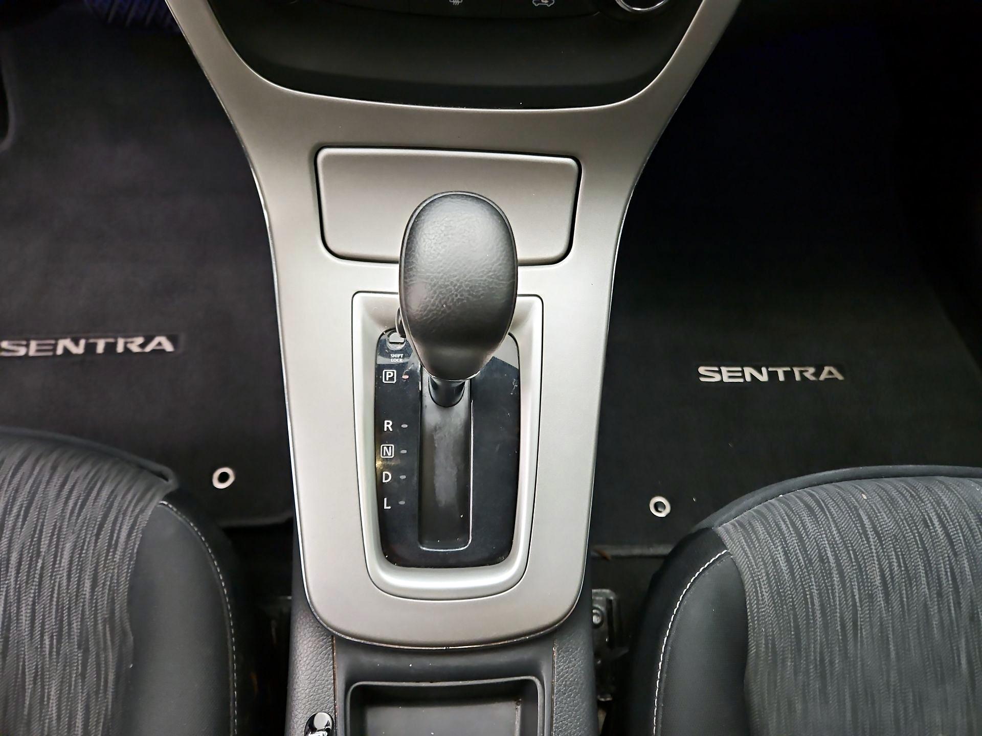 Thumbnail: 2015 Nissan Sentra - 17