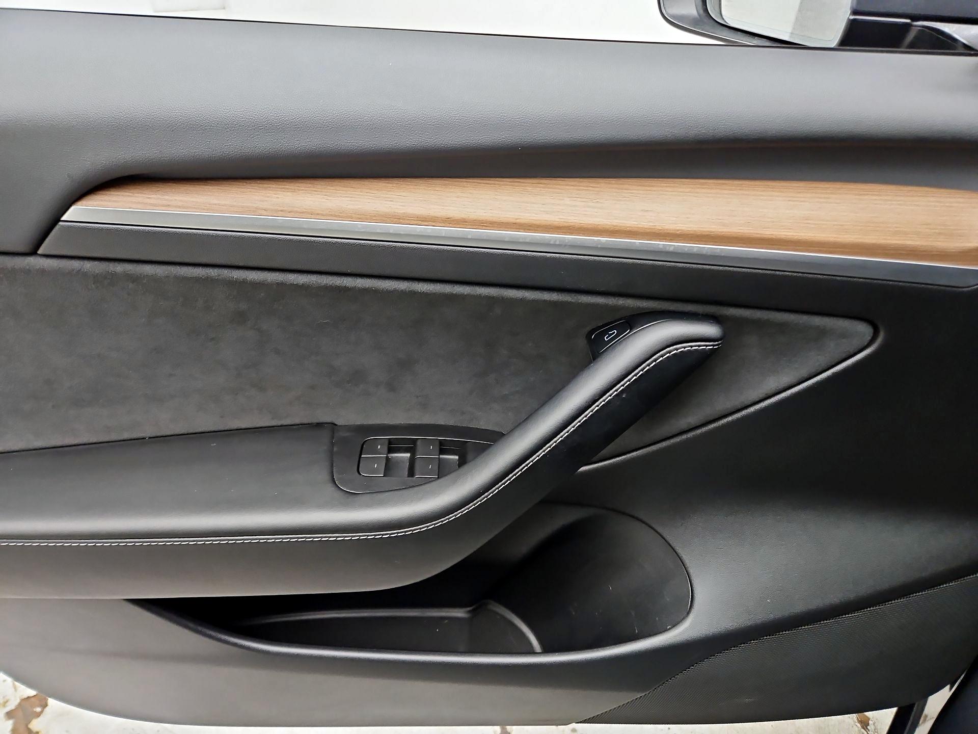 Thumbnail: 2021 Tesla Model 3 - 12