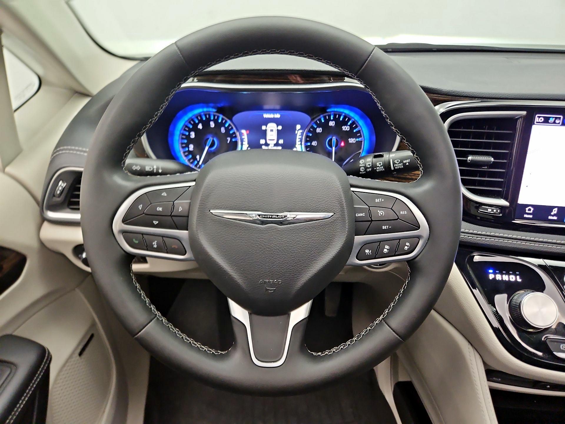 Thumbnail: 2023 Chrysler Pacifica - 10