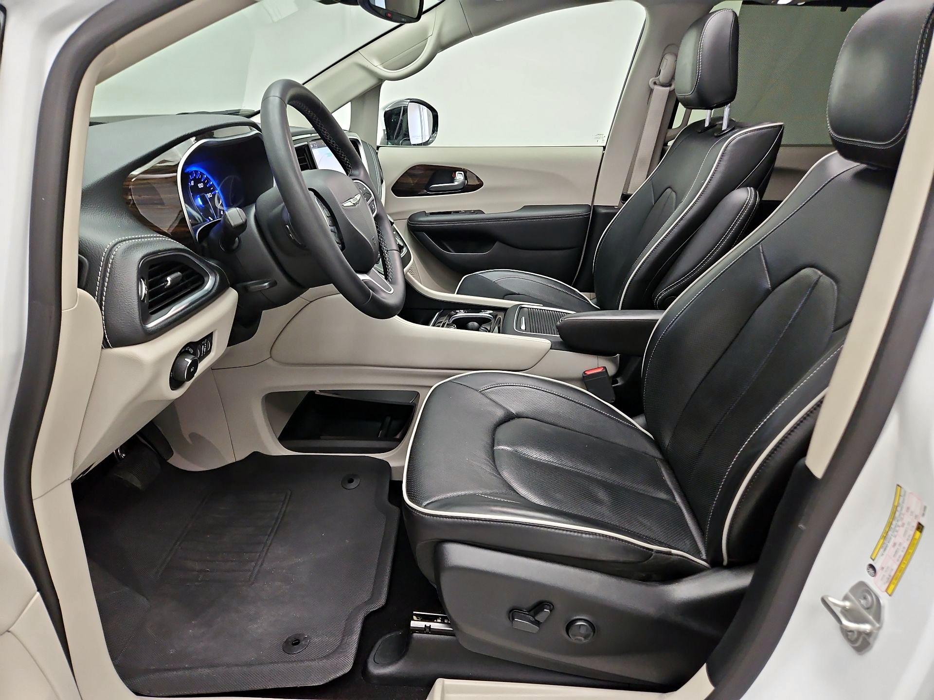 Thumbnail: 2023 Chrysler Pacifica - 11