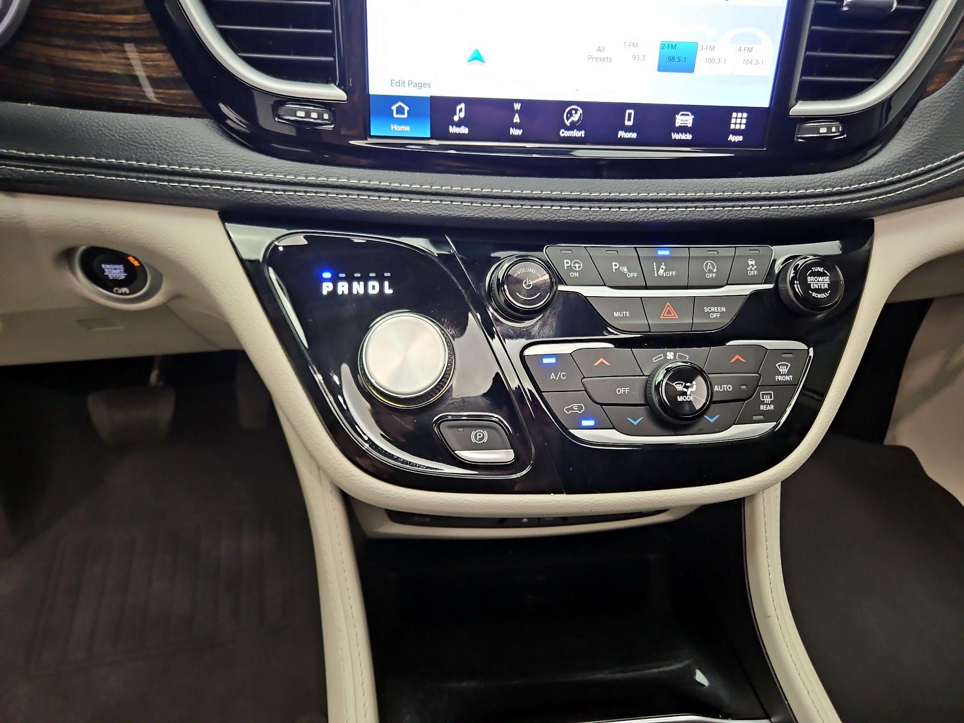 Thumbnail: 2023 Chrysler Pacifica - 18