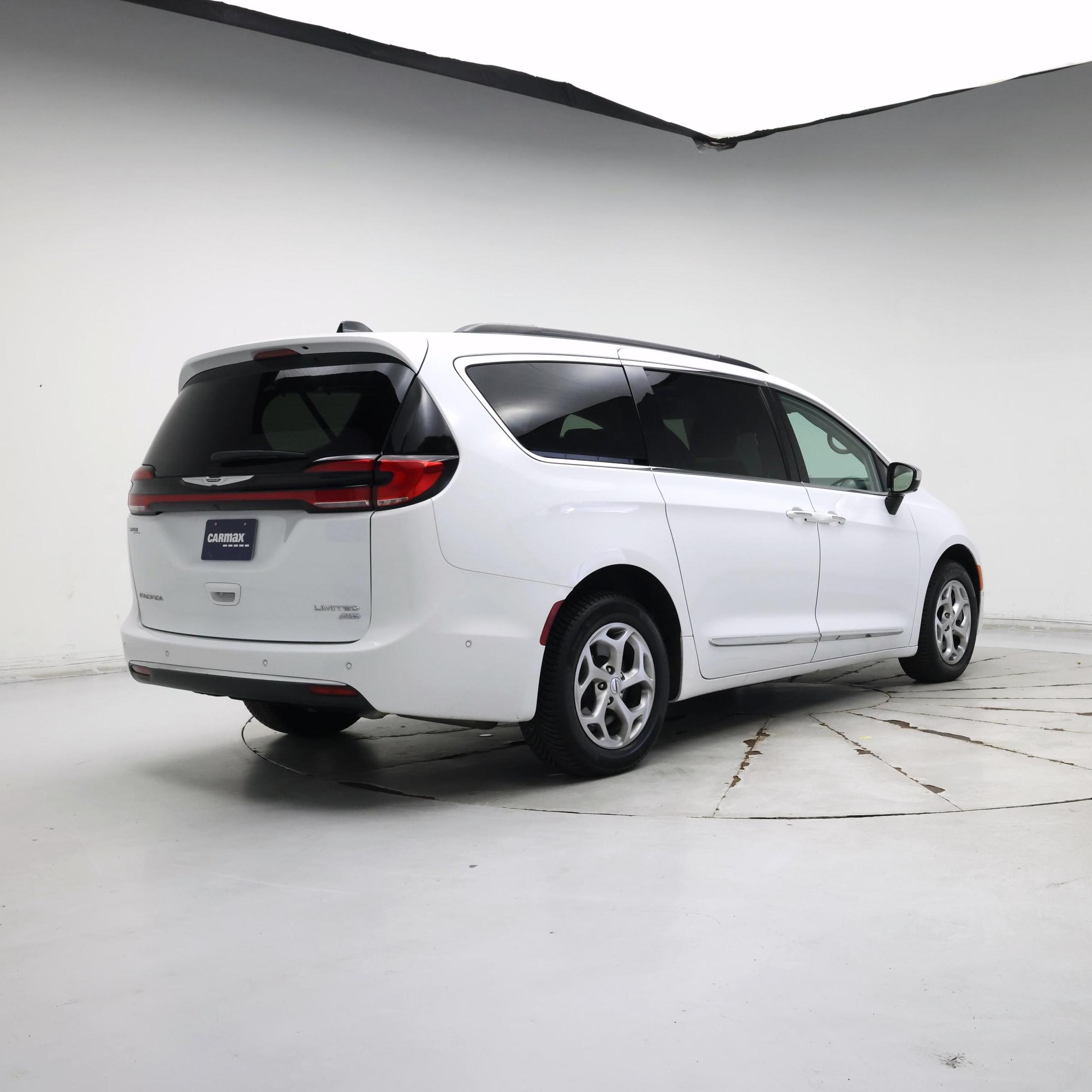 Thumbnail: 2023 Chrysler Pacifica - 8