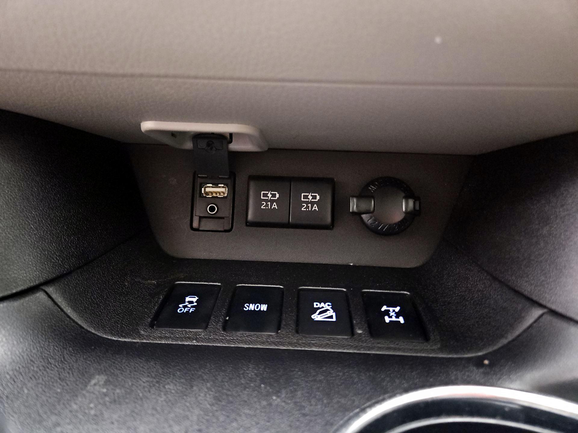 Thumbnail: 2018 Toyota Highlander - 17