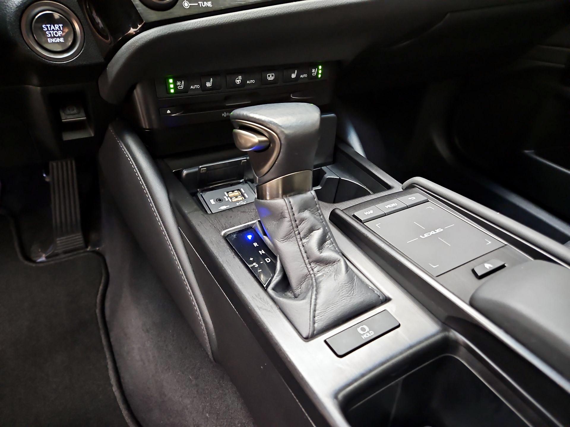 Thumbnail: 2022 Lexus ES - 17