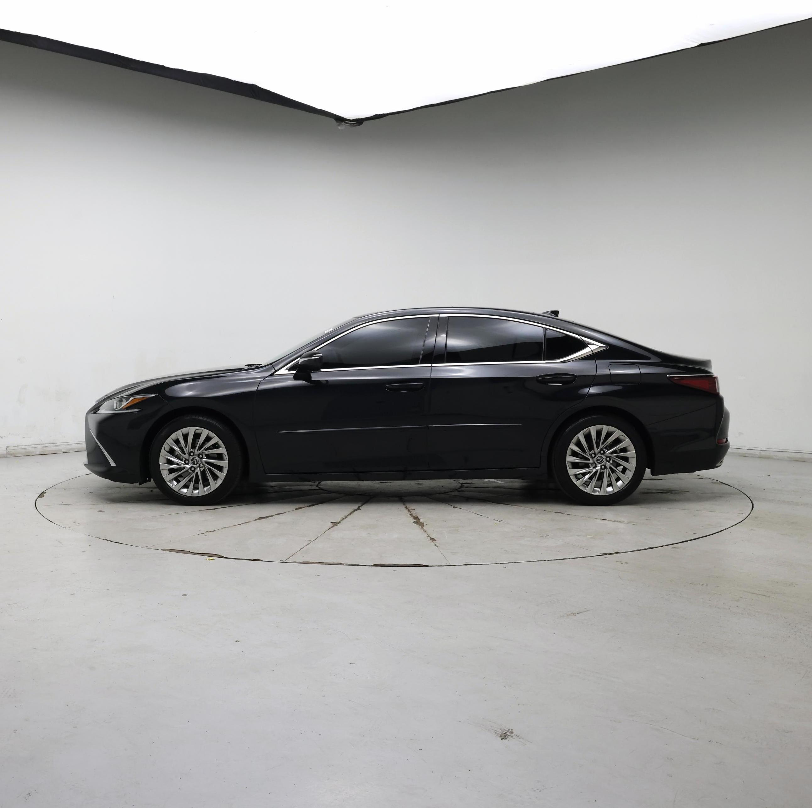 Thumbnail: 2022 Lexus ES - 3