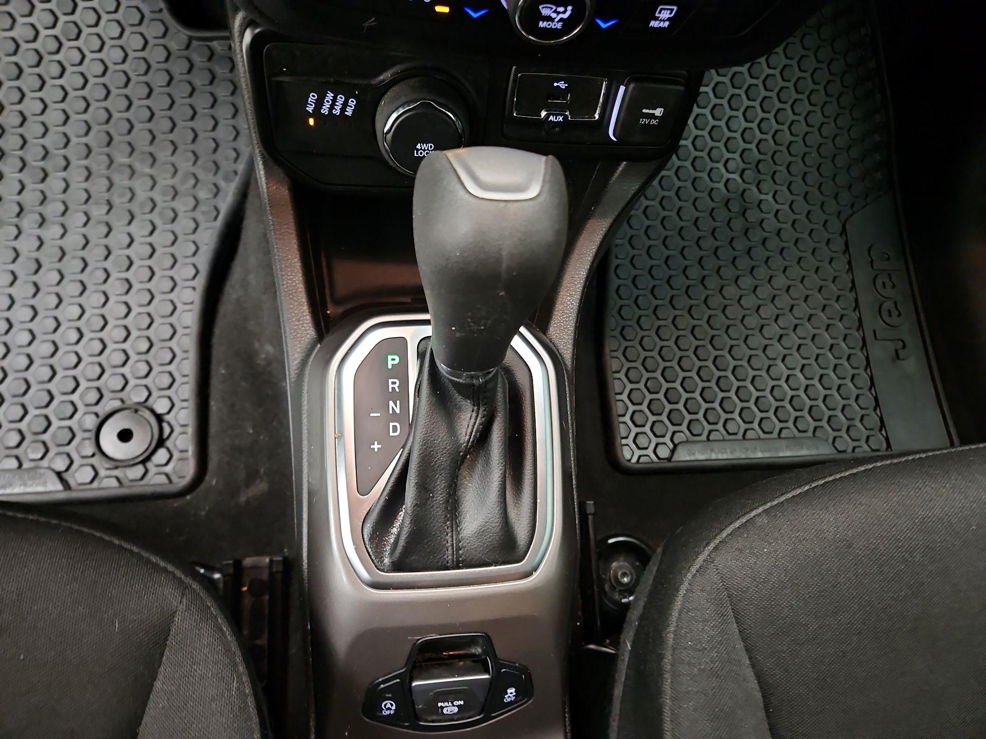 Thumbnail: 2022 Jeep Renegade - 18