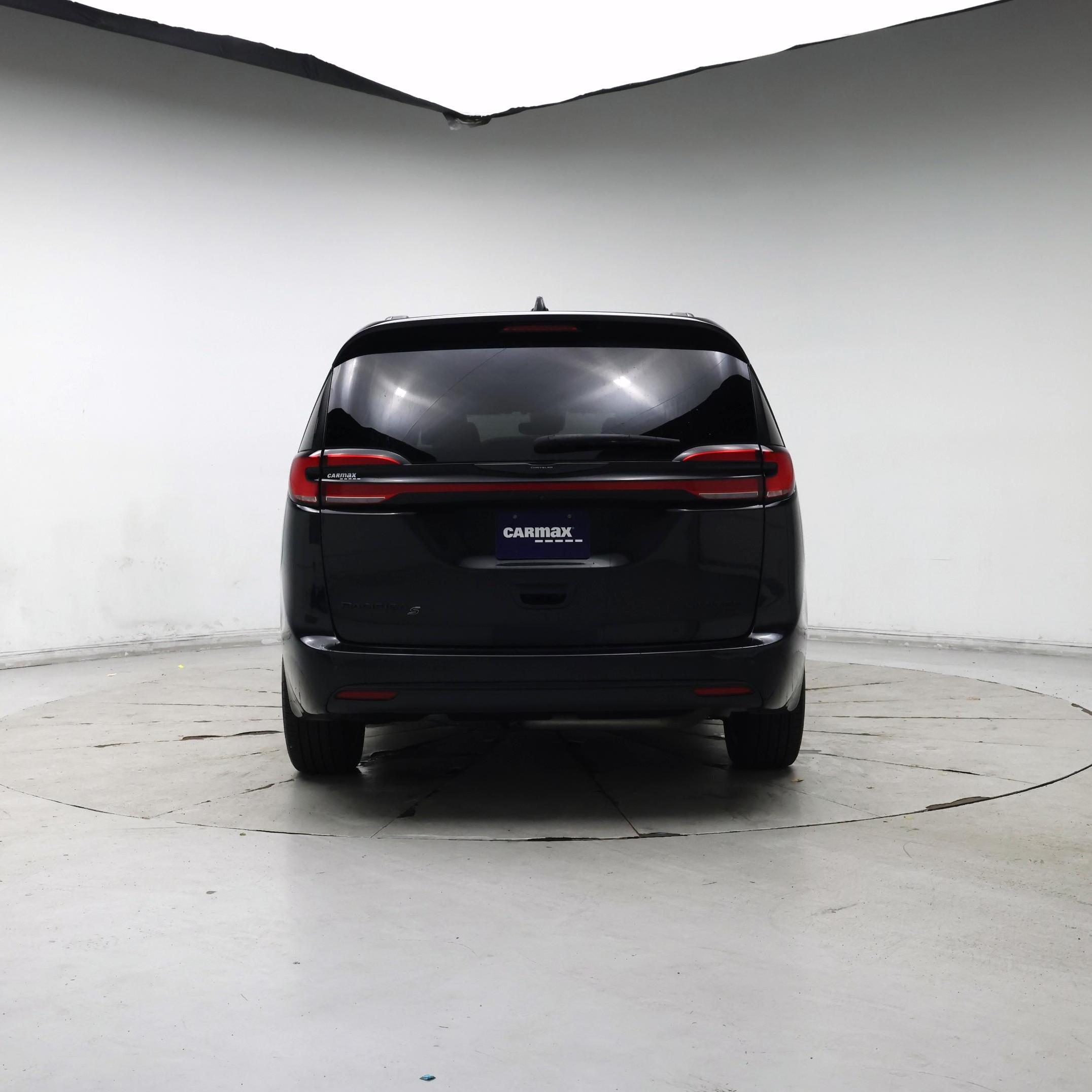 Thumbnail: 2023 Chrysler Pacifica - 6