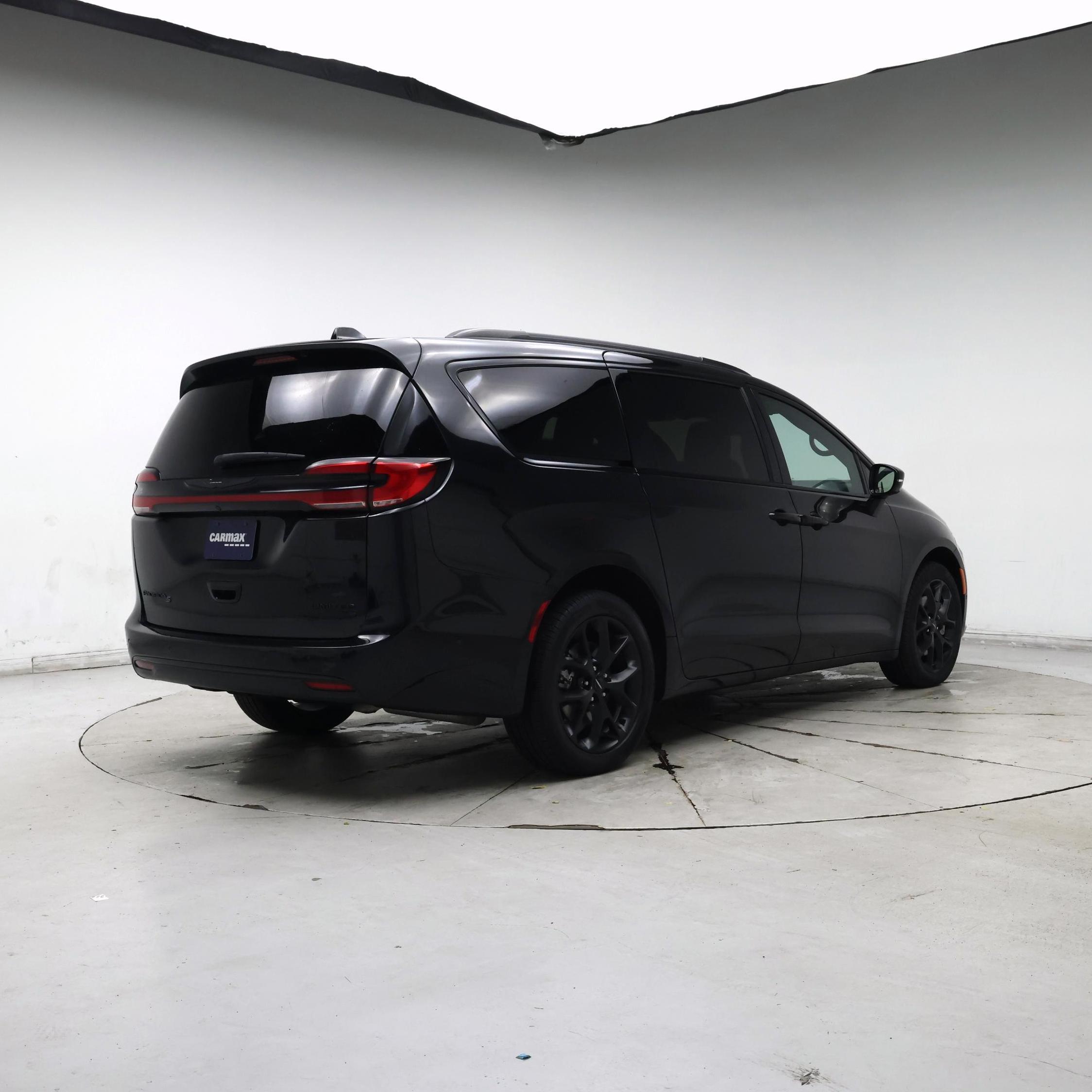 Thumbnail: 2023 Chrysler Pacifica - 8