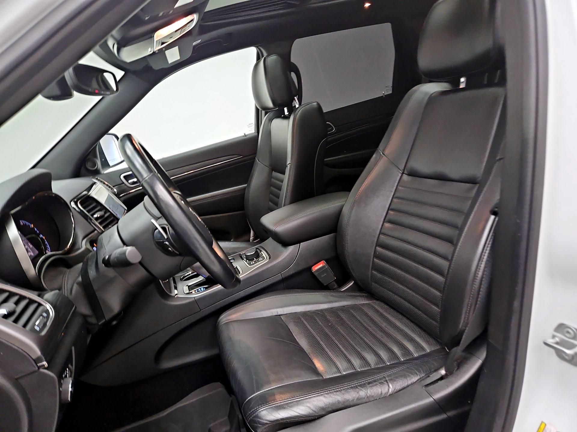 Thumbnail: 2020 Jeep Grand Cherokee - 11