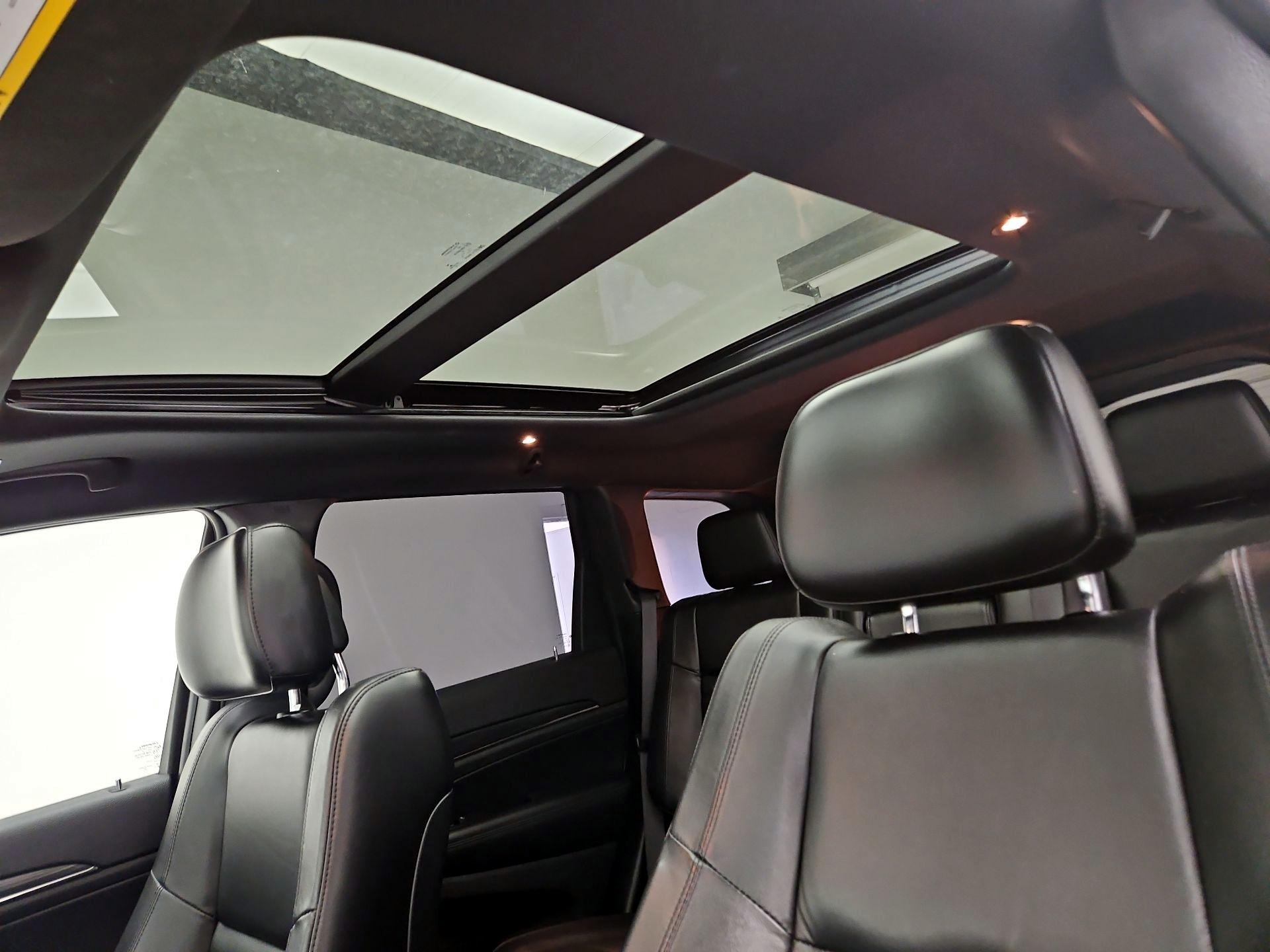 Thumbnail: 2020 Jeep Grand Cherokee - 20