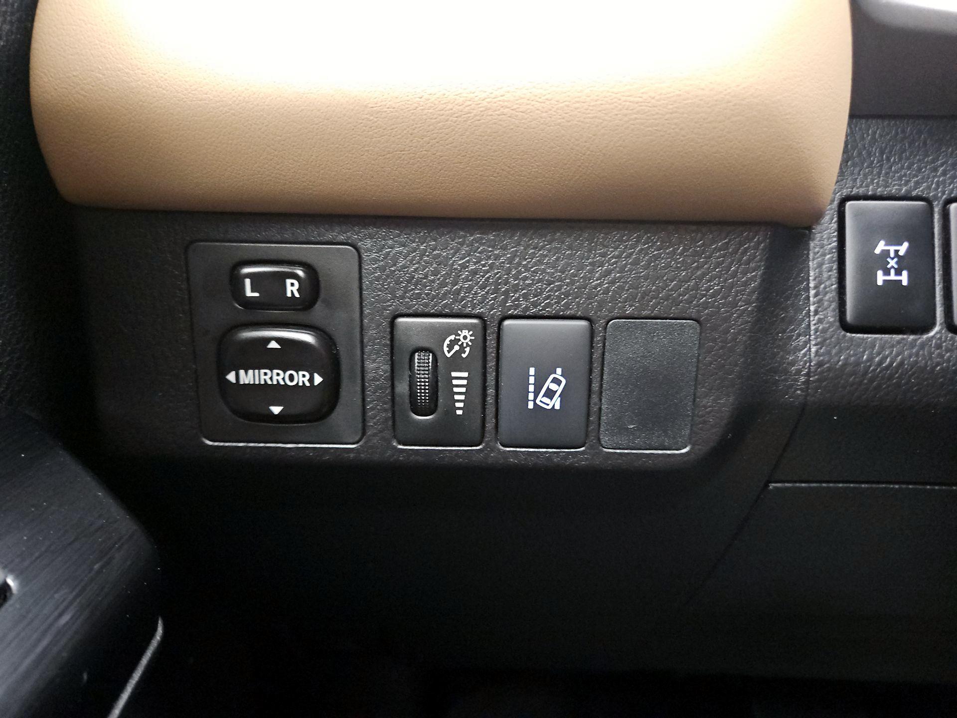 Thumbnail: 2018 Toyota RAV4 - 13