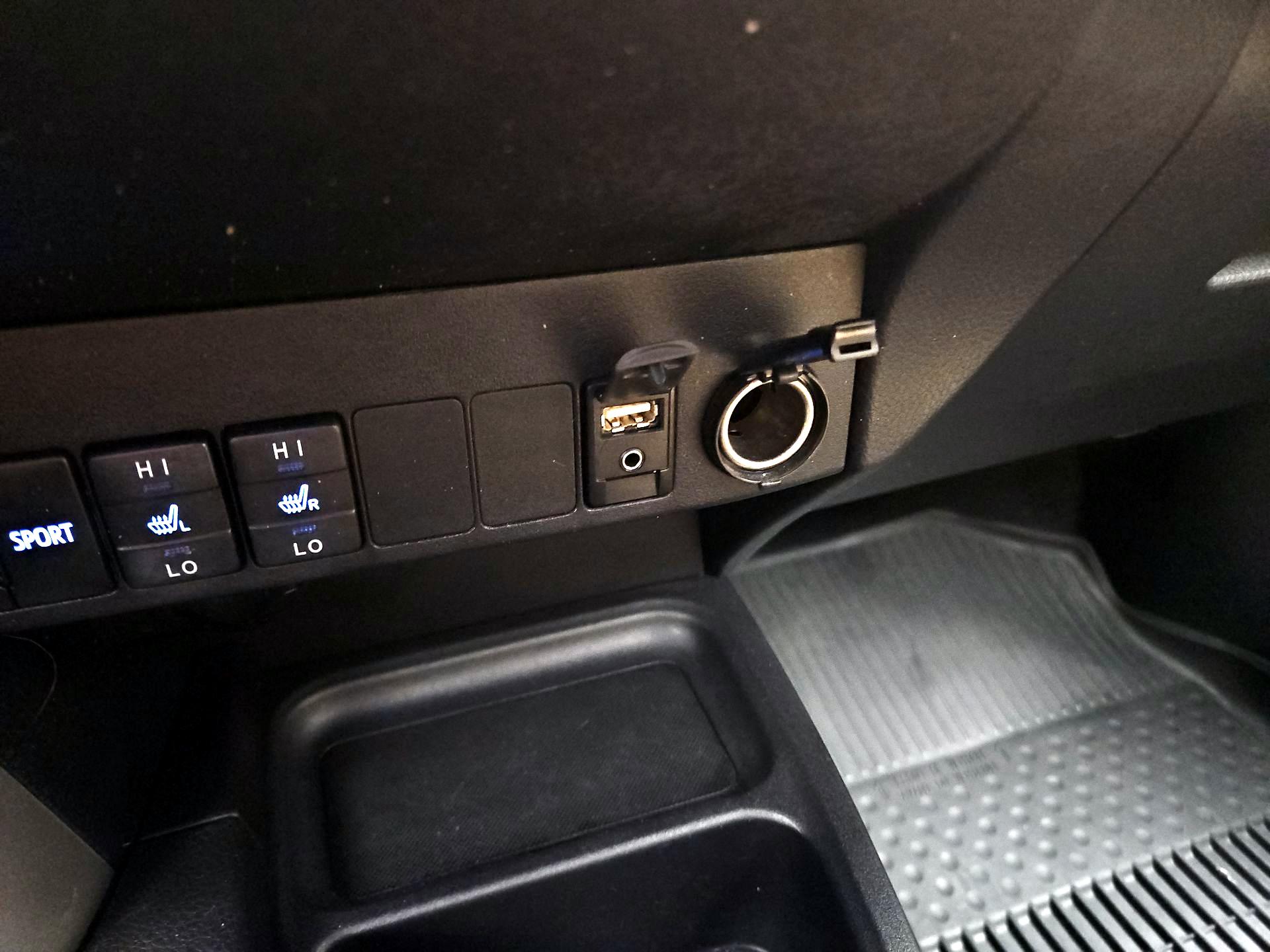 Thumbnail: 2018 Toyota RAV4 - 18