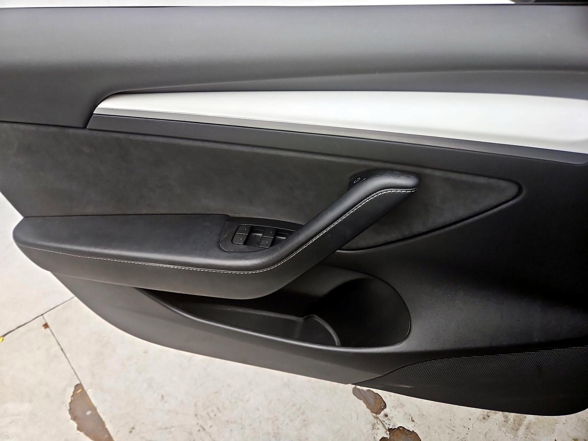 Thumbnail: 2022 Tesla Model 3 - 12