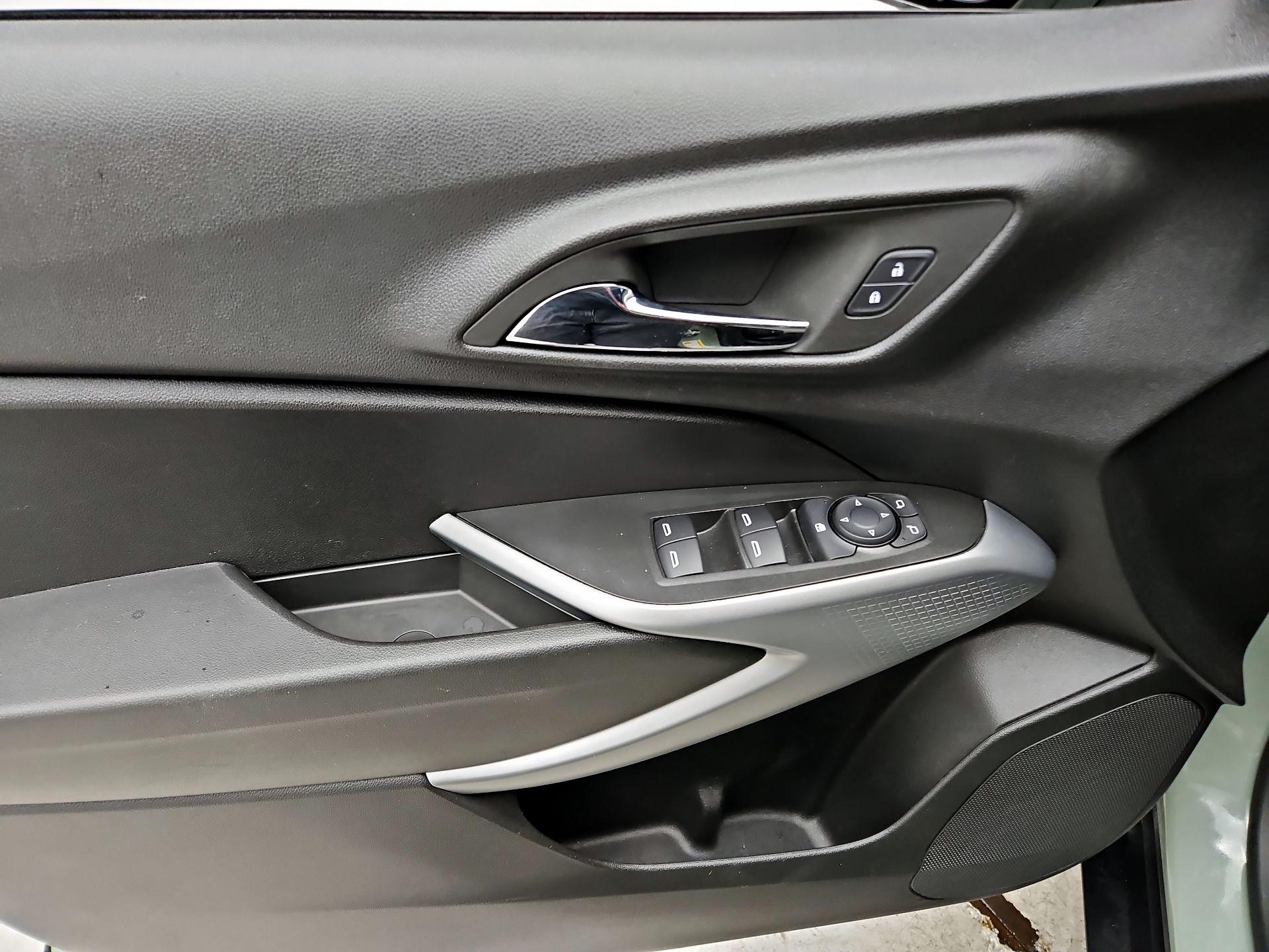 Thumbnail: 2024 Chevrolet Trax - 12