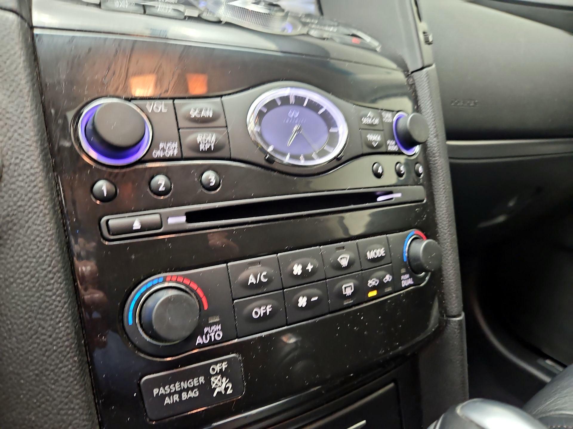 Thumbnail: 2015 INFINITI QX70 - 17
