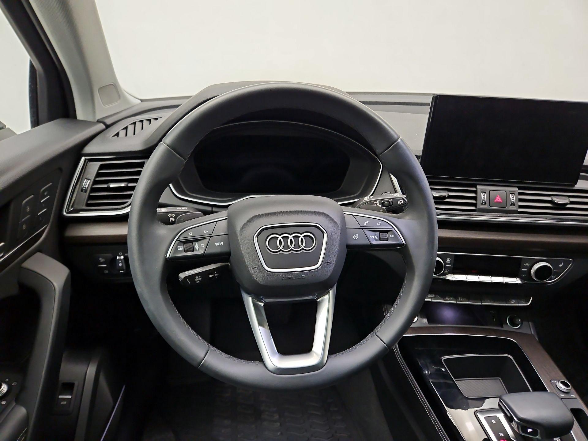 Thumbnail: 2023 Audi Q5 - 10