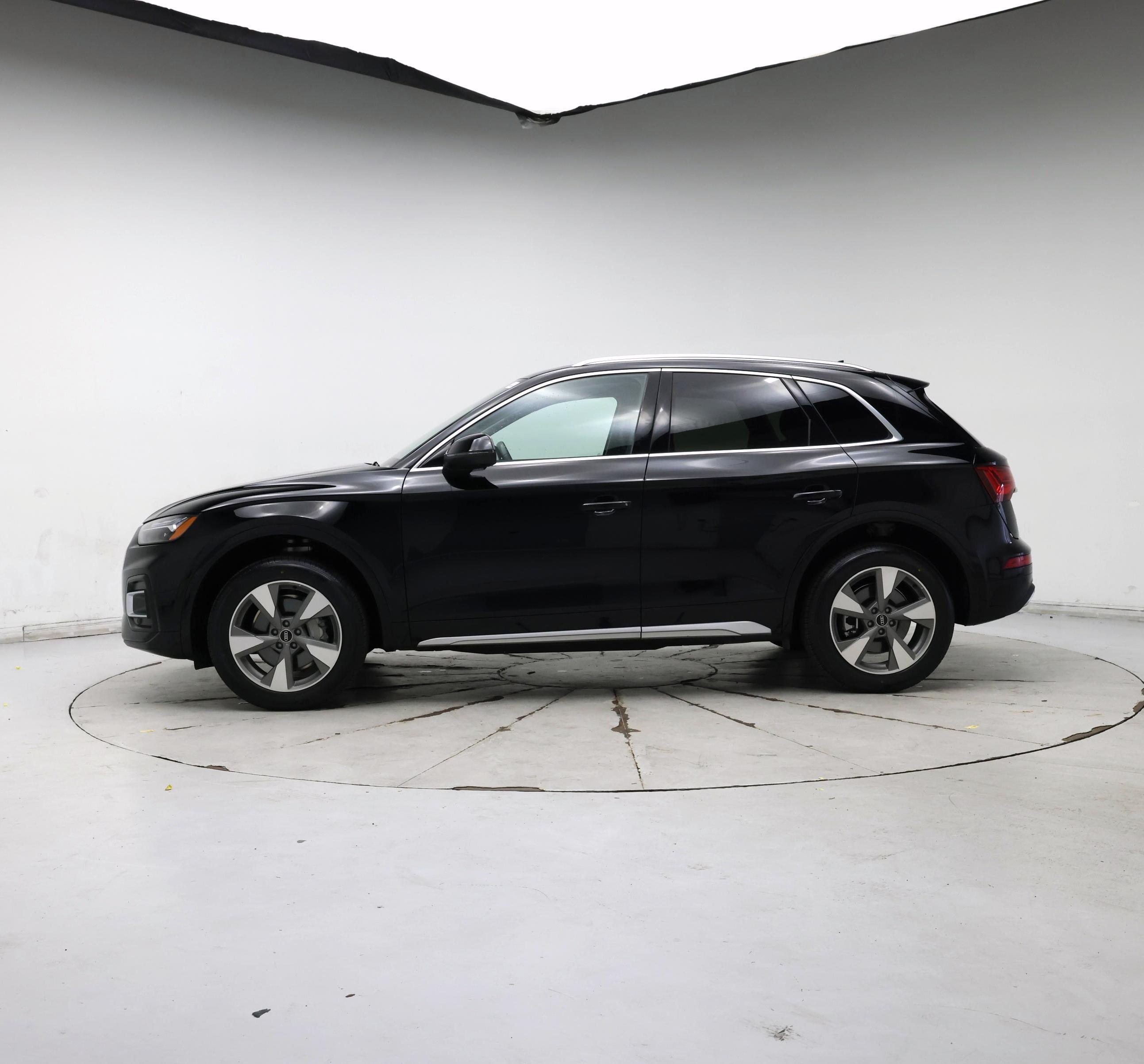 Thumbnail: 2023 Audi Q5 - 3