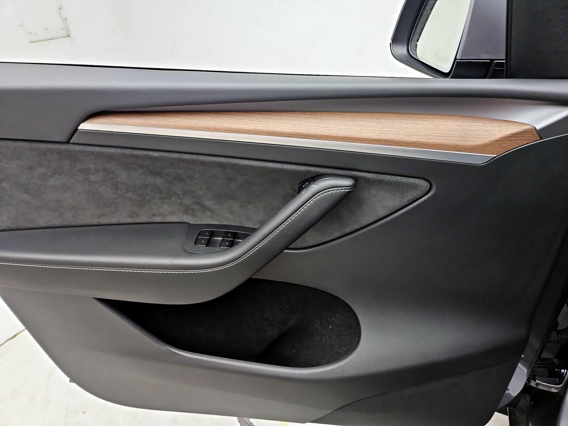 Thumbnail: 2025 Tesla Model Y - 12