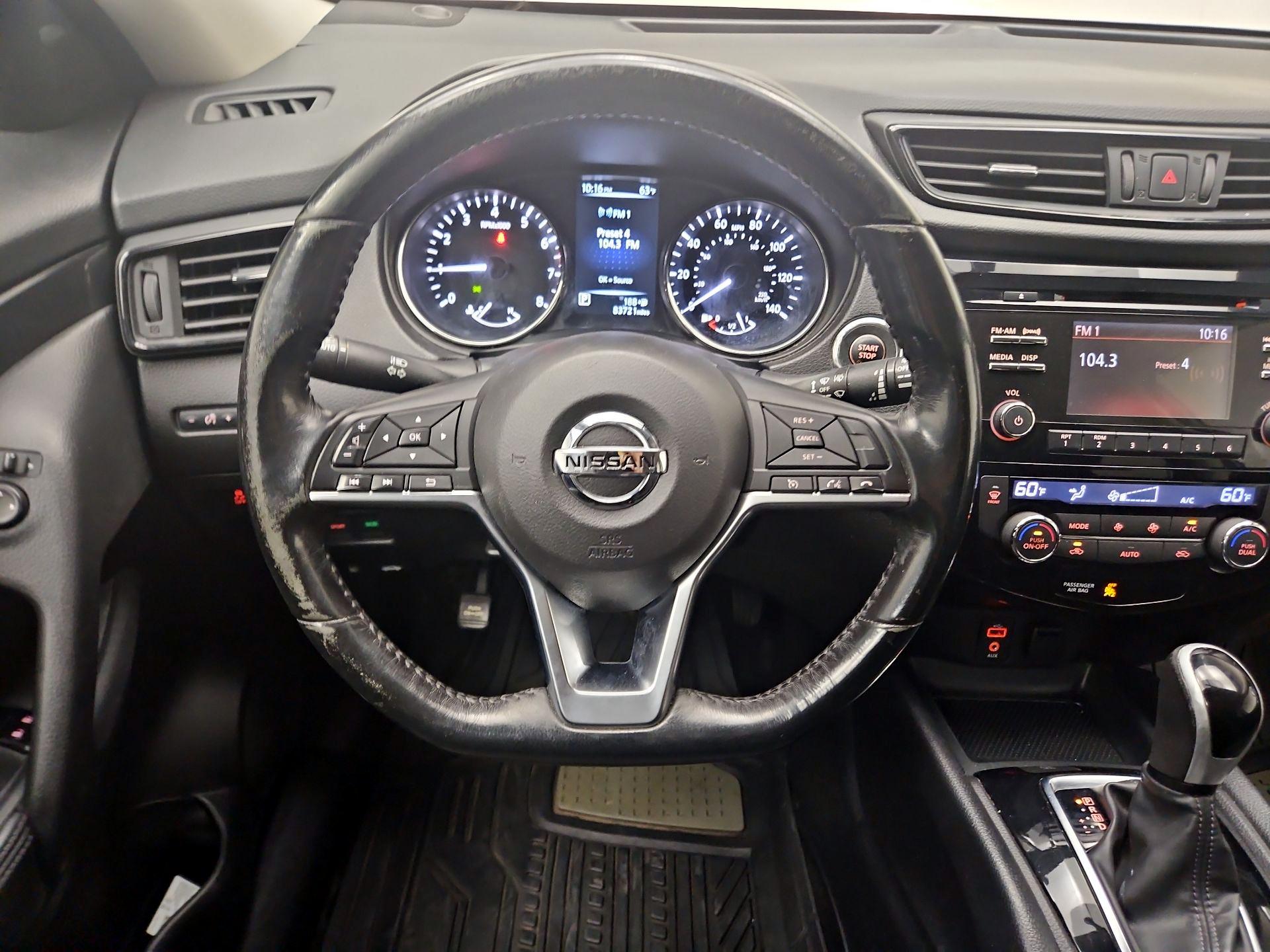 Thumbnail: 2017 Nissan Rogue - 10