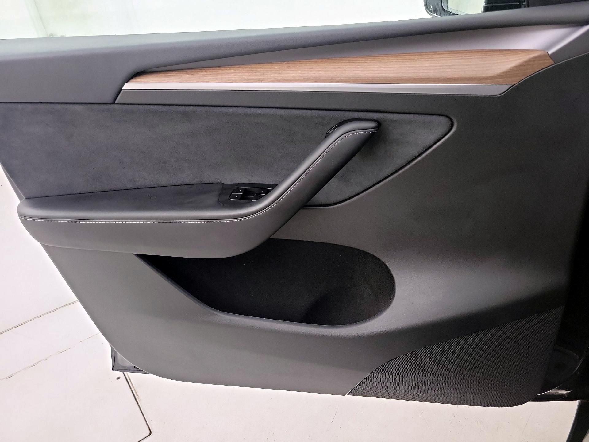 Thumbnail: 2025 Tesla Model Y - 12