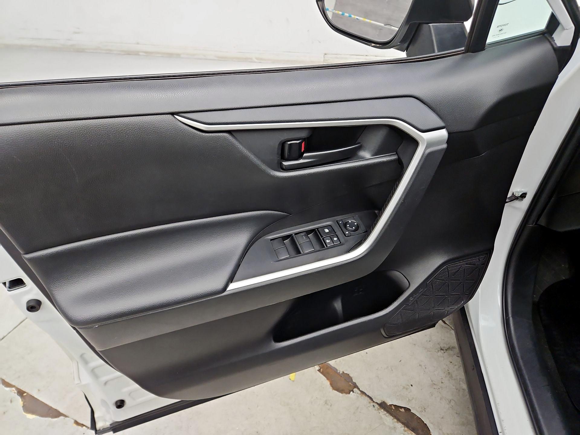 Thumbnail: 2021 Toyota RAV4 - 12