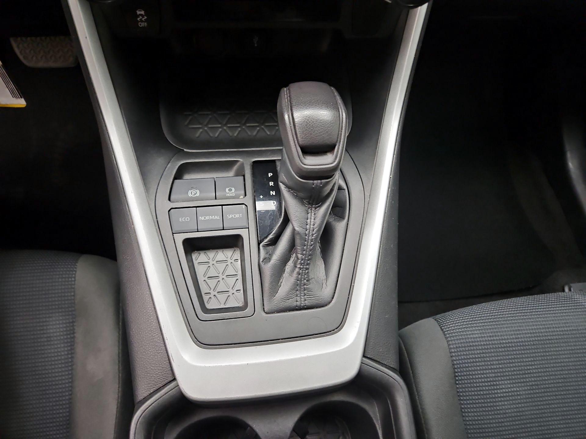 Thumbnail: 2021 Toyota RAV4 - 18