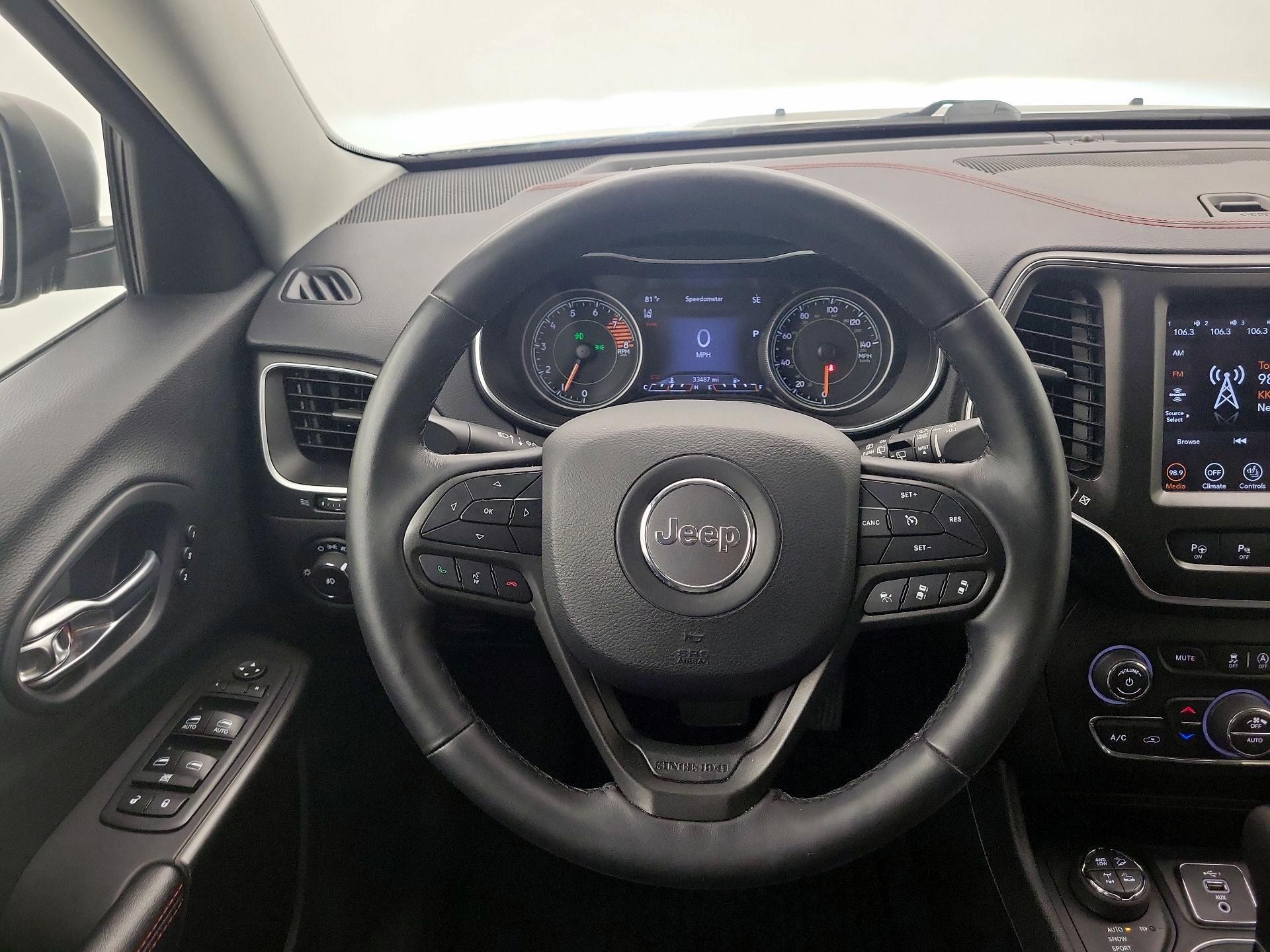 Thumbnail: 2019 Jeep Cherokee - 10