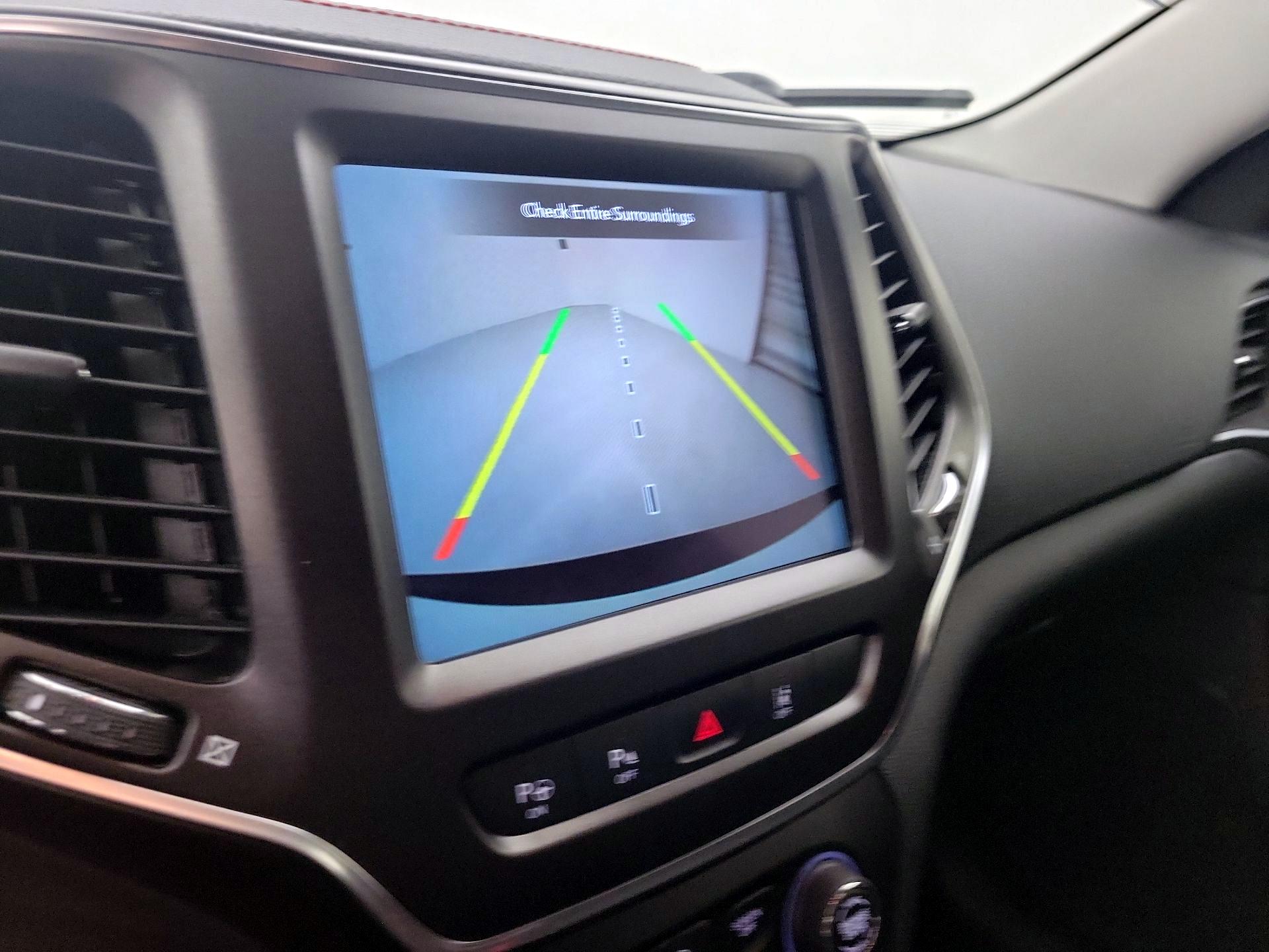 Thumbnail: 2019 Jeep Cherokee - 14
