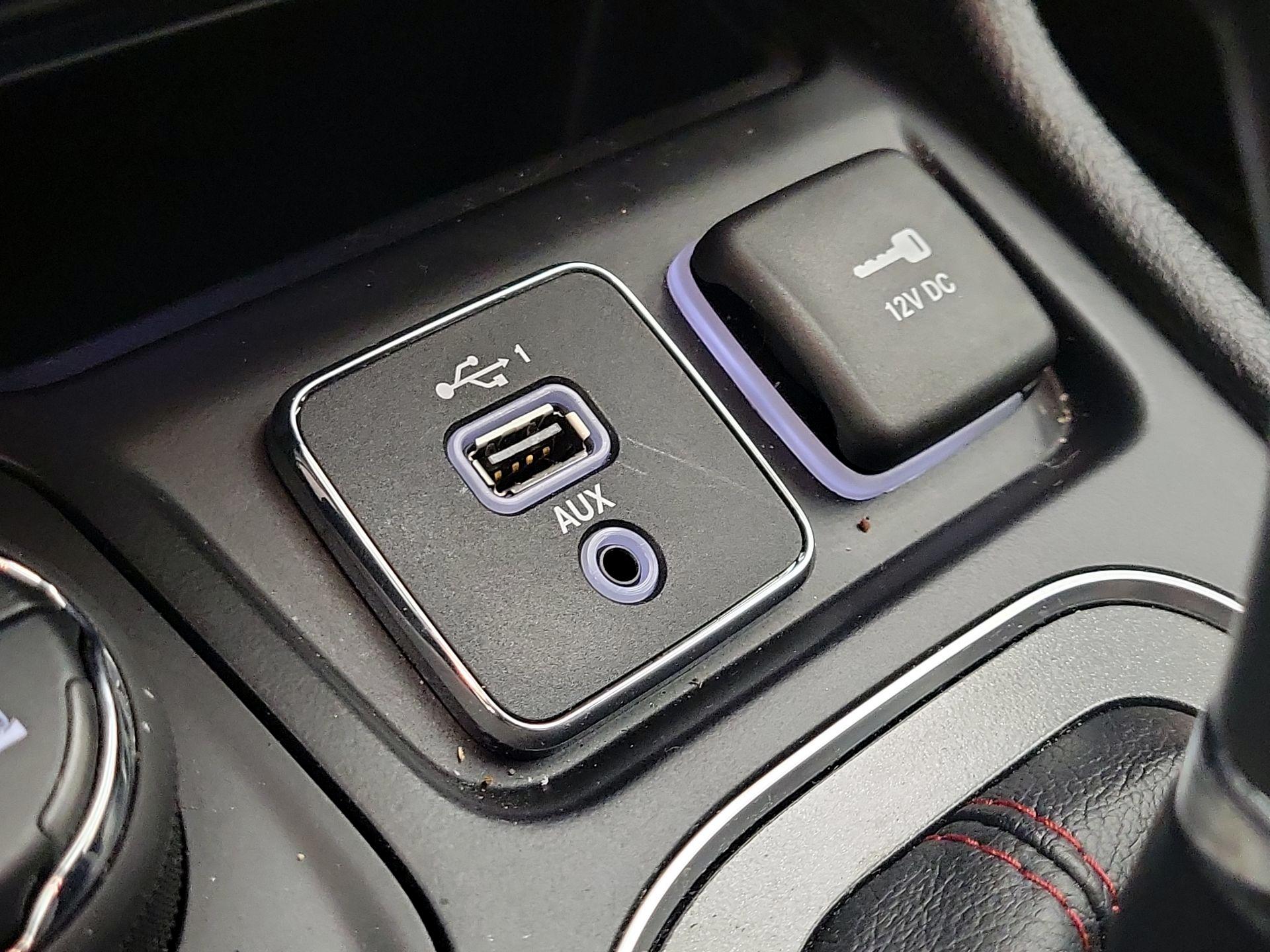 Thumbnail: 2019 Jeep Cherokee - 18