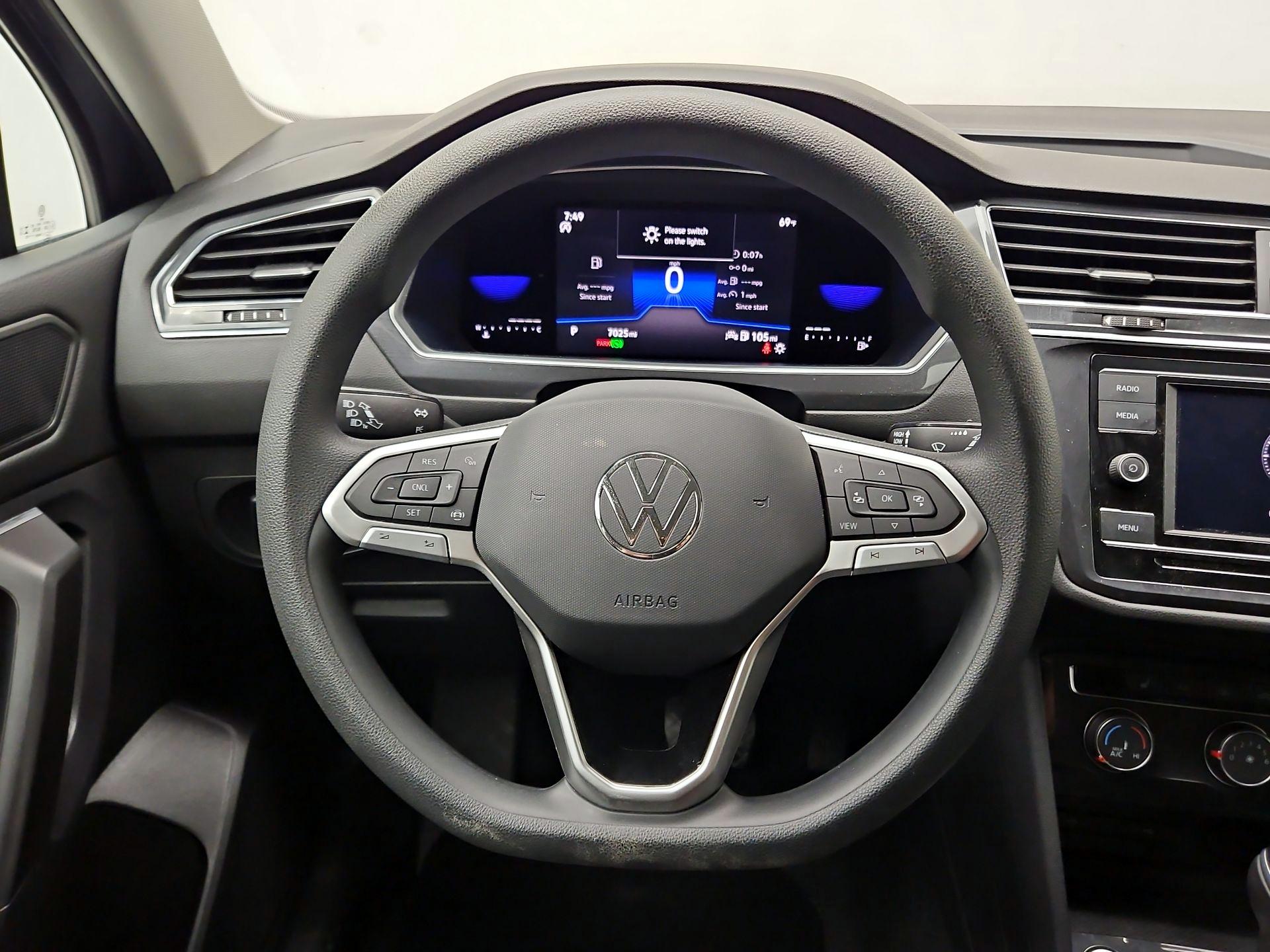 Thumbnail: 2023 Volkswagen Tiguan - 10
