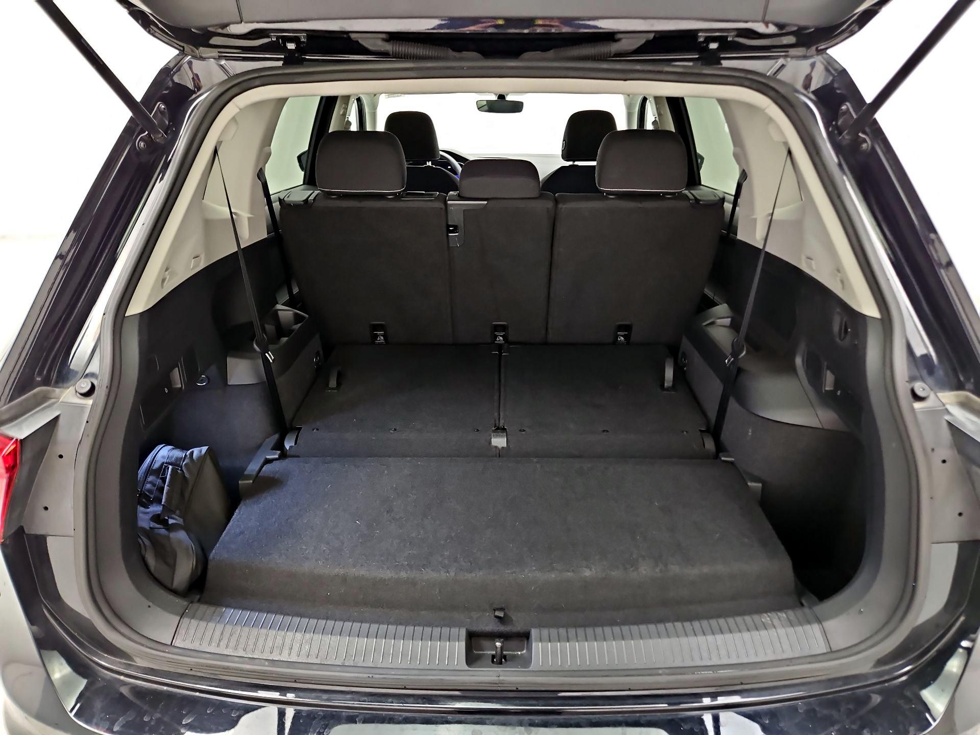 Thumbnail: 2023 Volkswagen Tiguan - 19