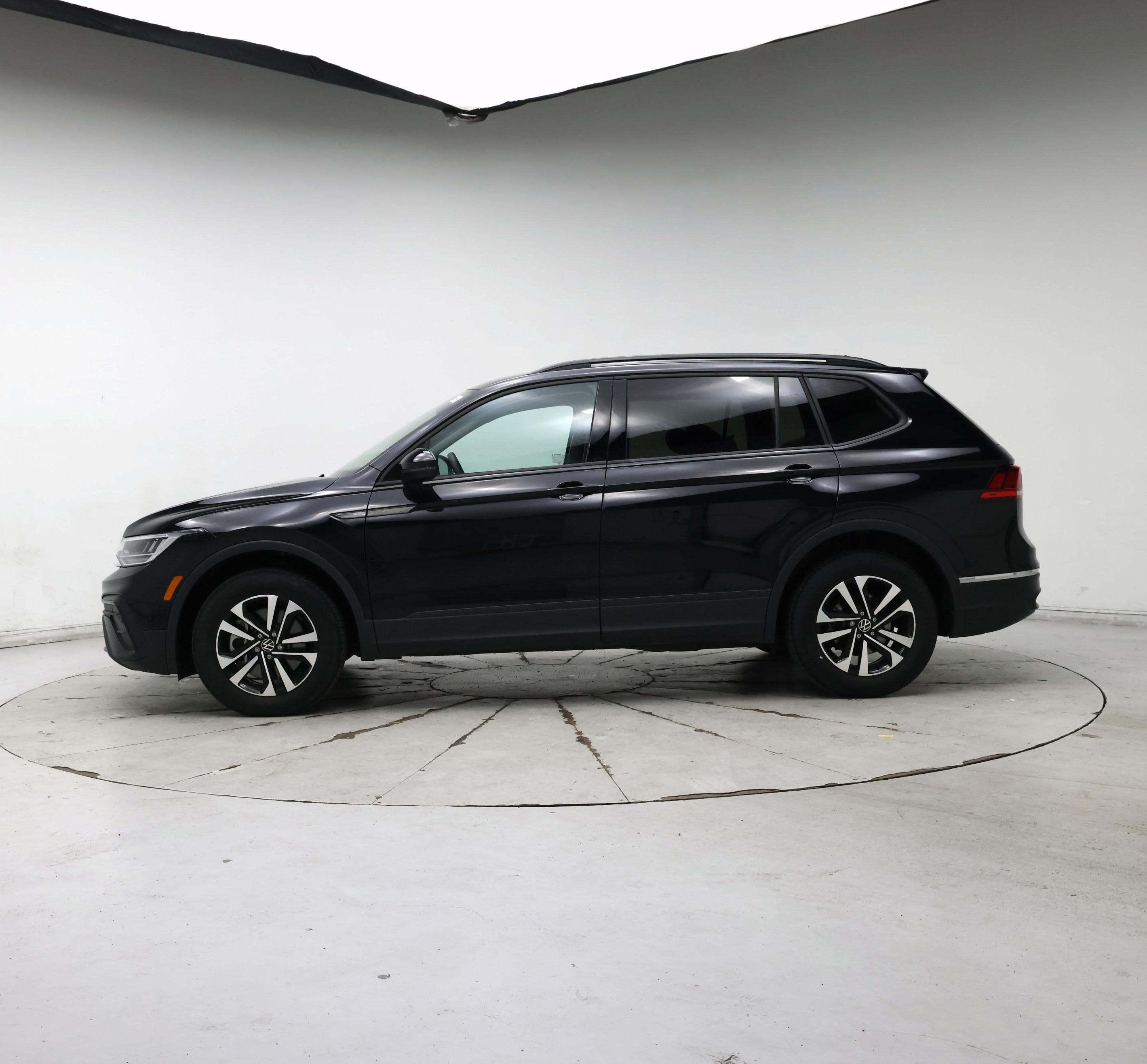Thumbnail: 2023 Volkswagen Tiguan - 3