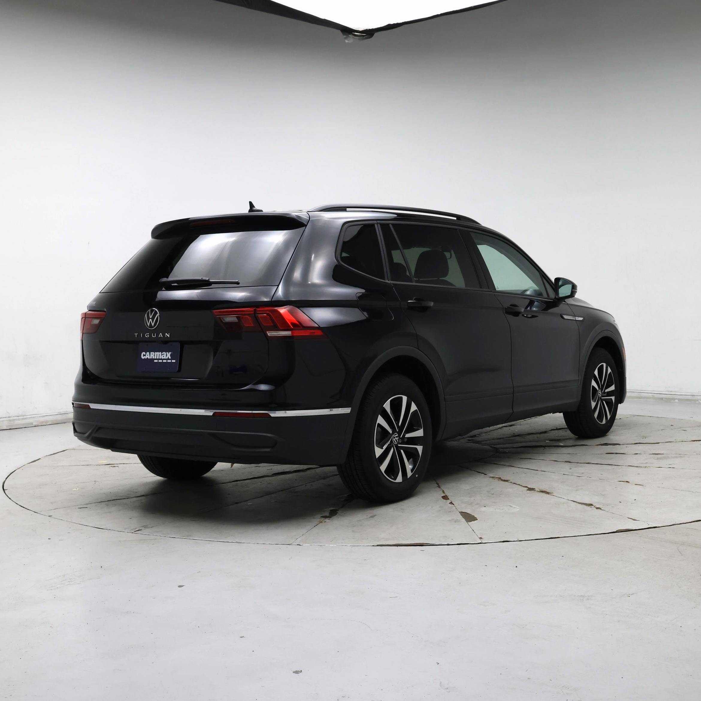 Thumbnail: 2023 Volkswagen Tiguan - 8