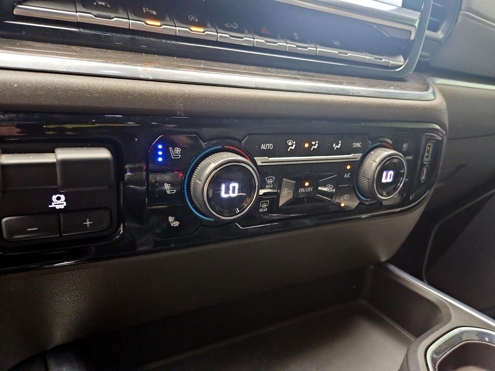2022 Chevrolet Silverado 1500 LTZ - Photo 17
